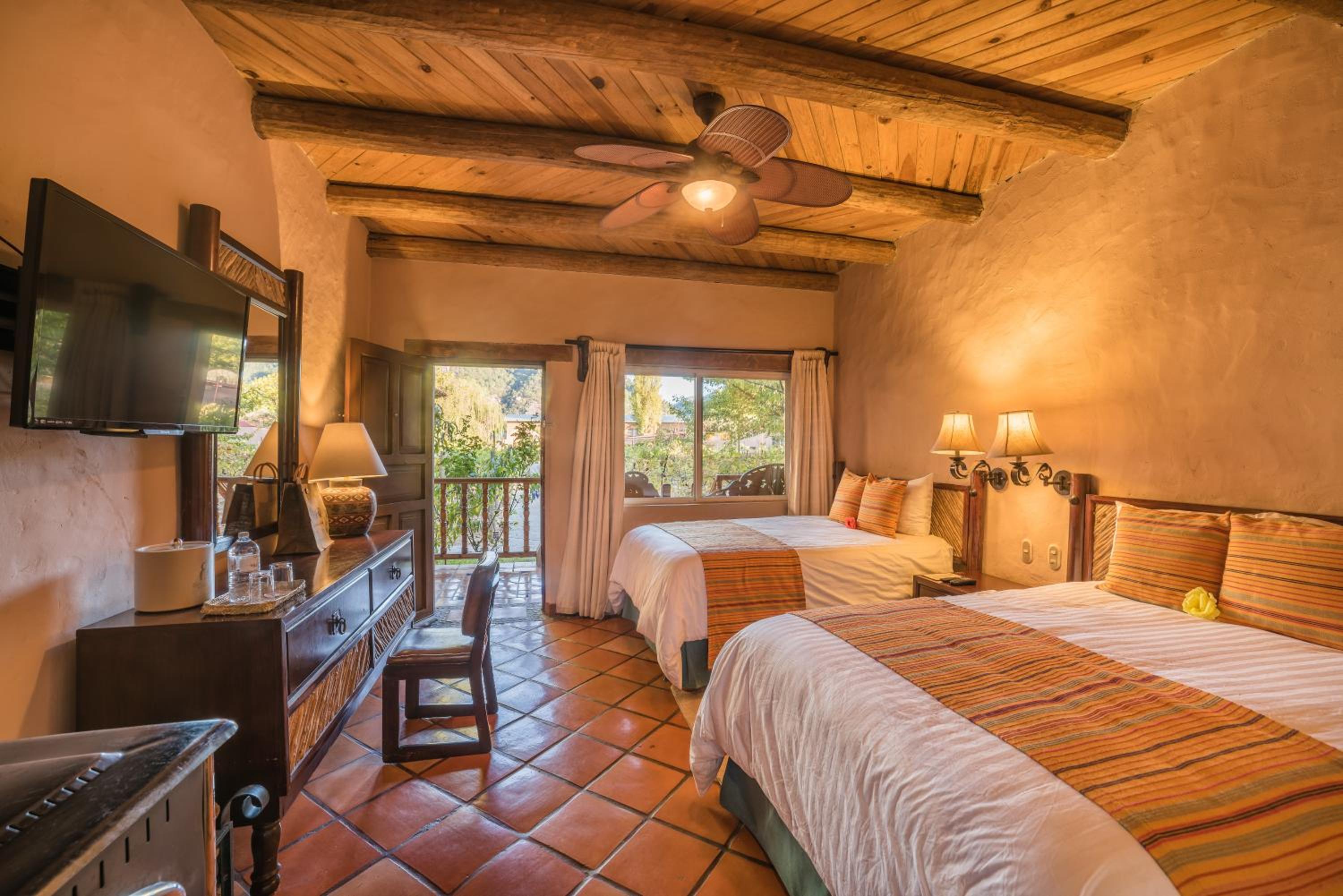 Double Room with Two Double Beds - Photo 8