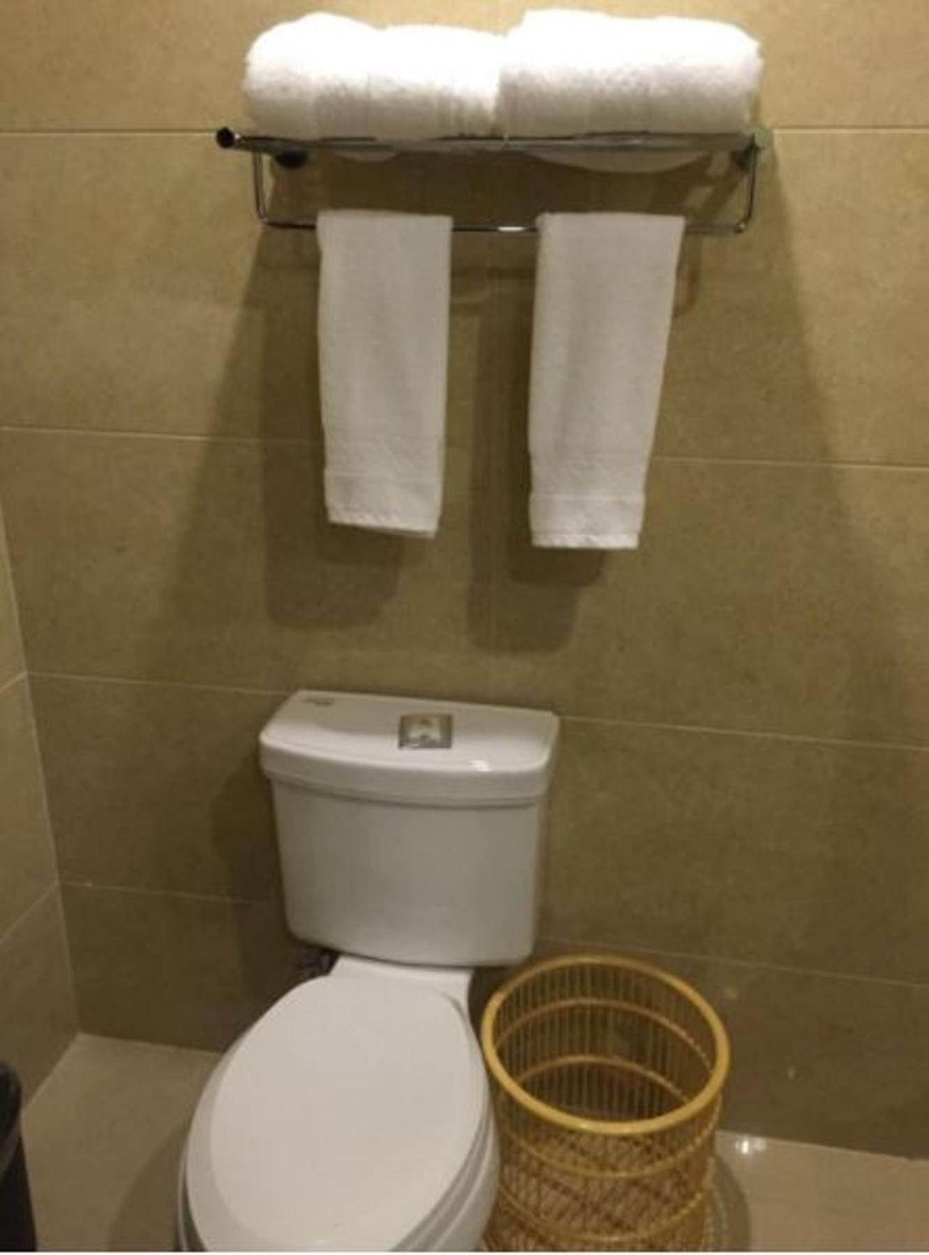 Deluxe King Suite - Non-Smoking photo 1