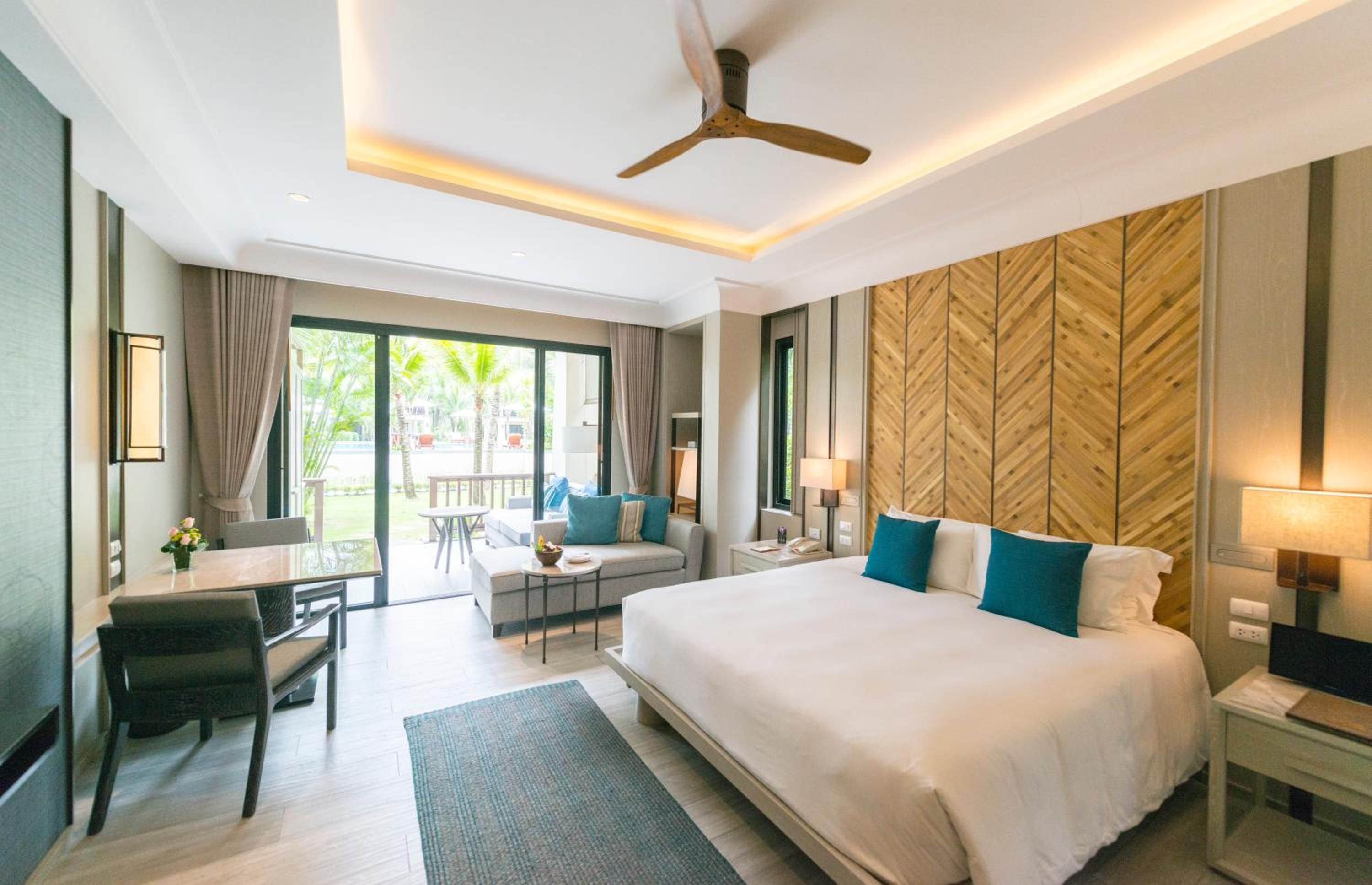 Grand Garden Pavilion King Room - Free Airport Shuttle - Photo 12