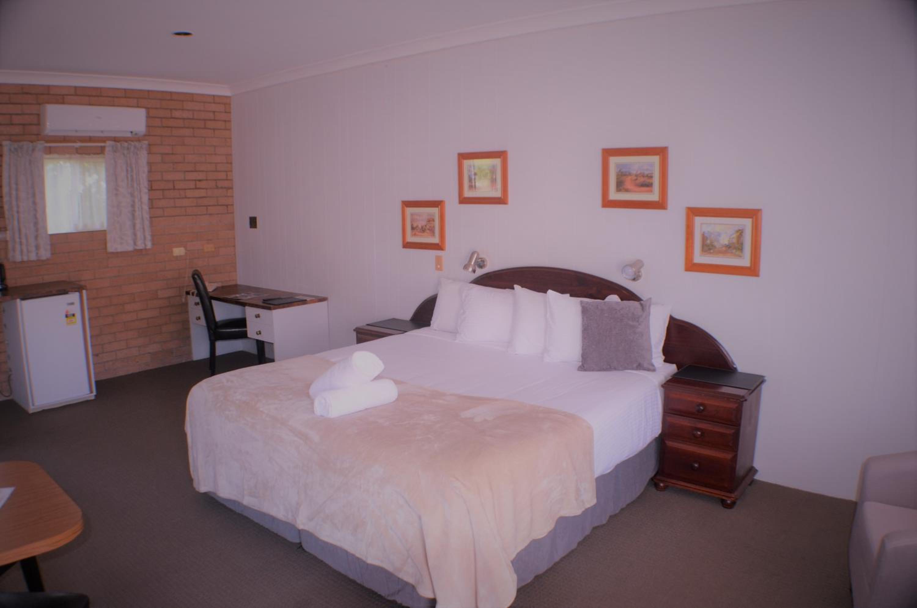 King Room with Bath - No Pets photo 3