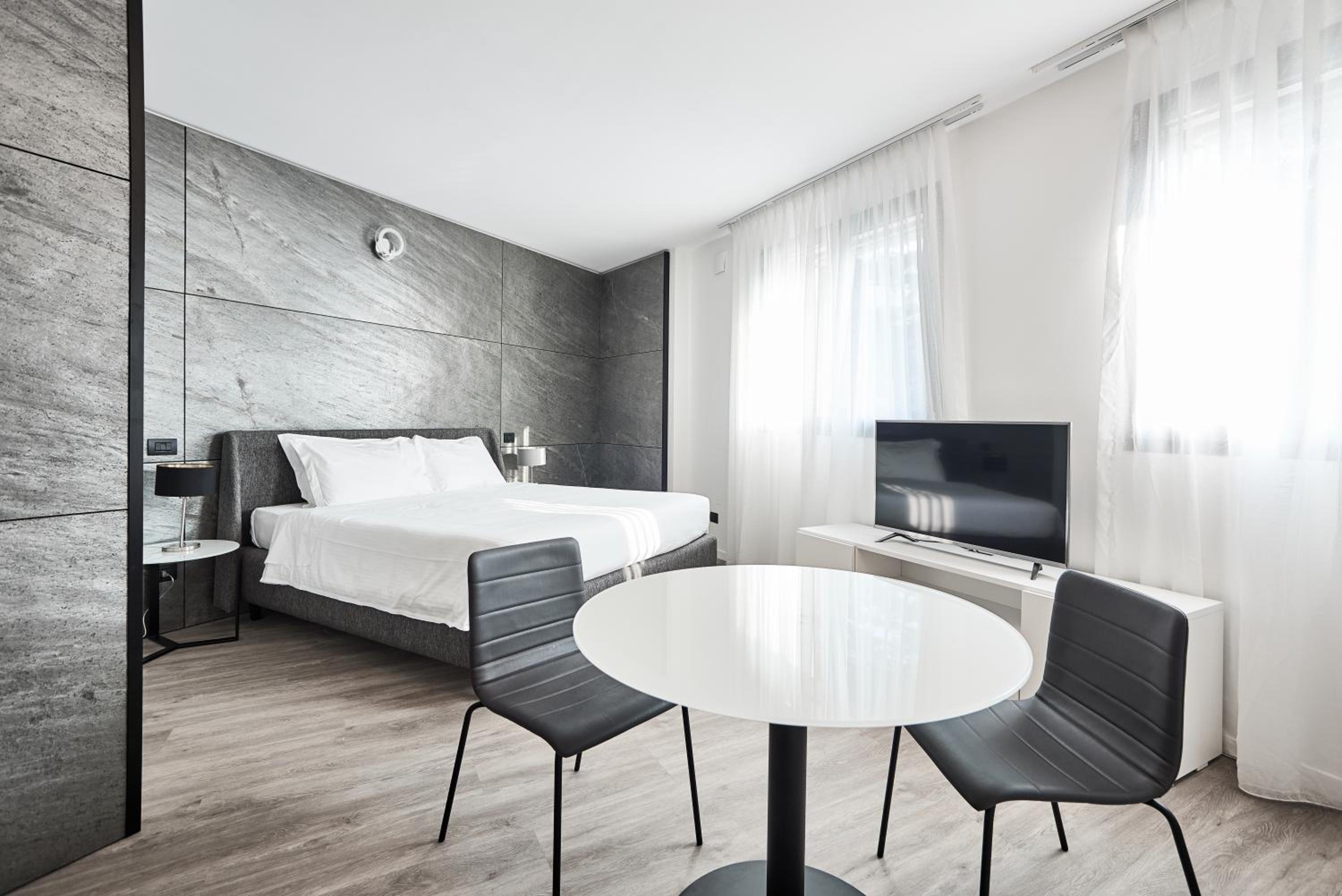 Studio Apartment photo 1