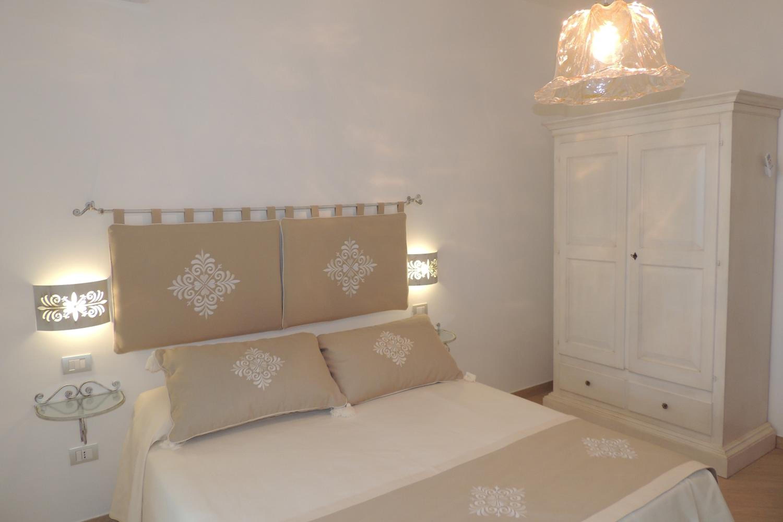 Double Room with Private Bathroom - Photo 9