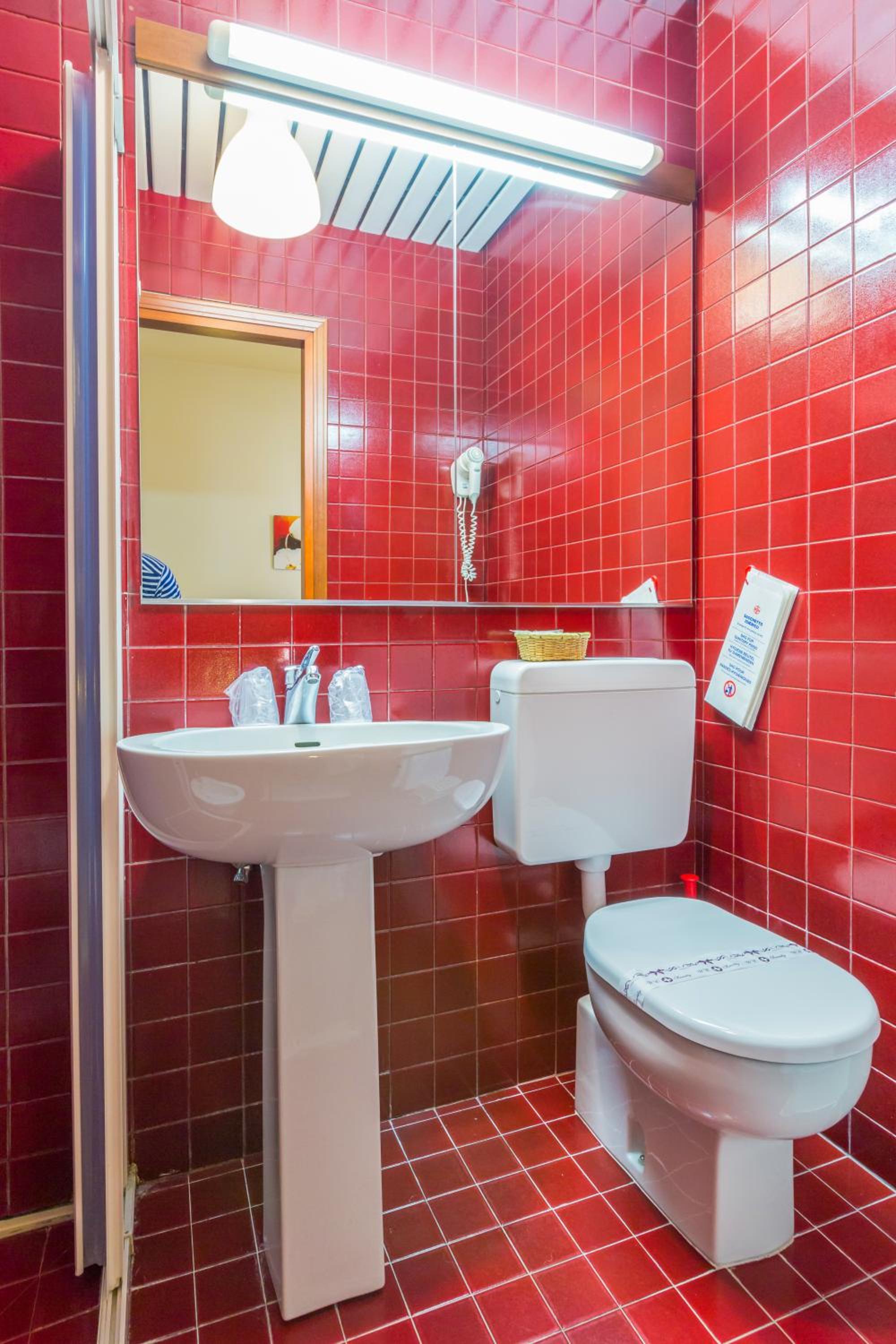 Double or Twin Room - Photo 13