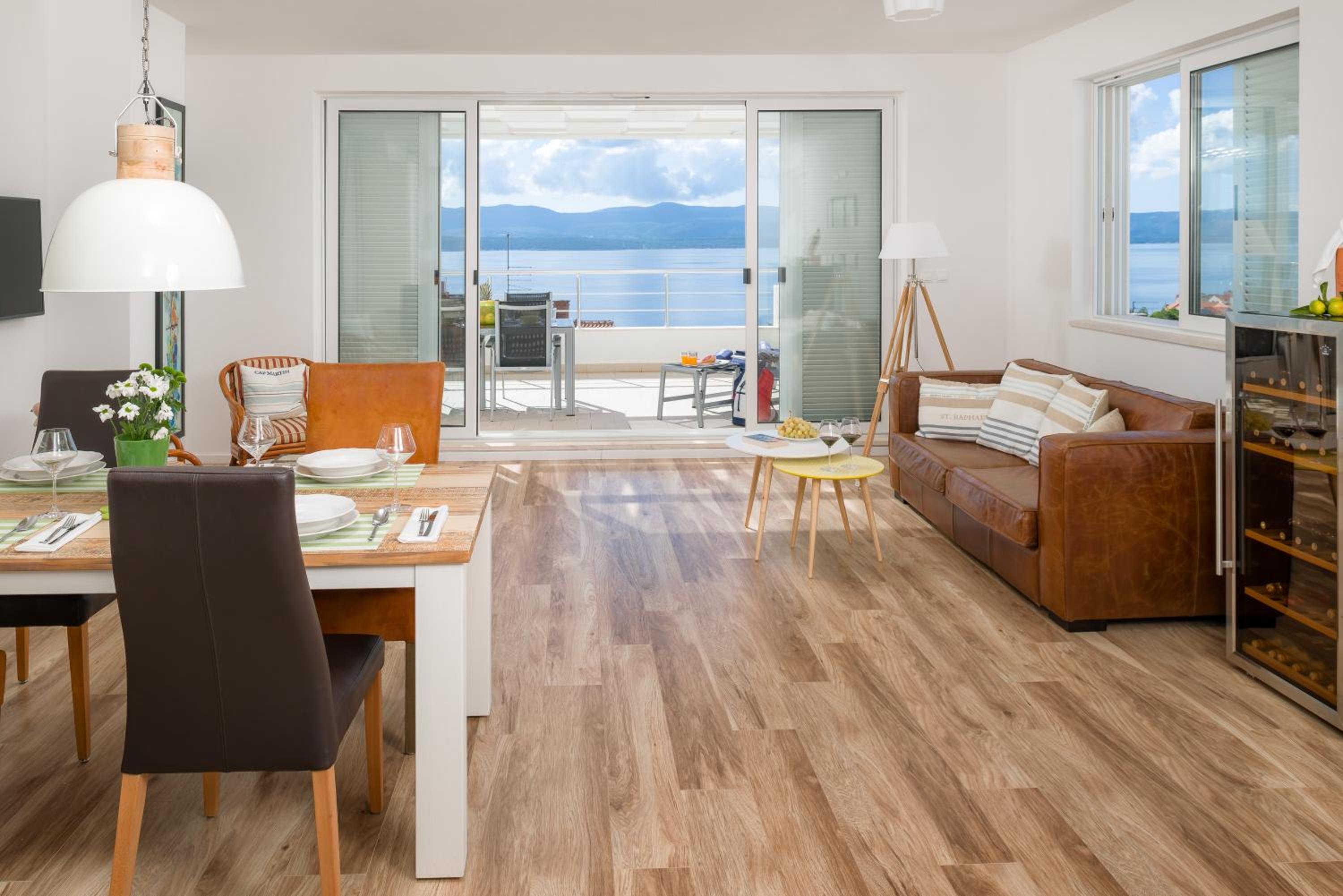 Two-Bedroom Apartment with Terrace and Sea View photo 3