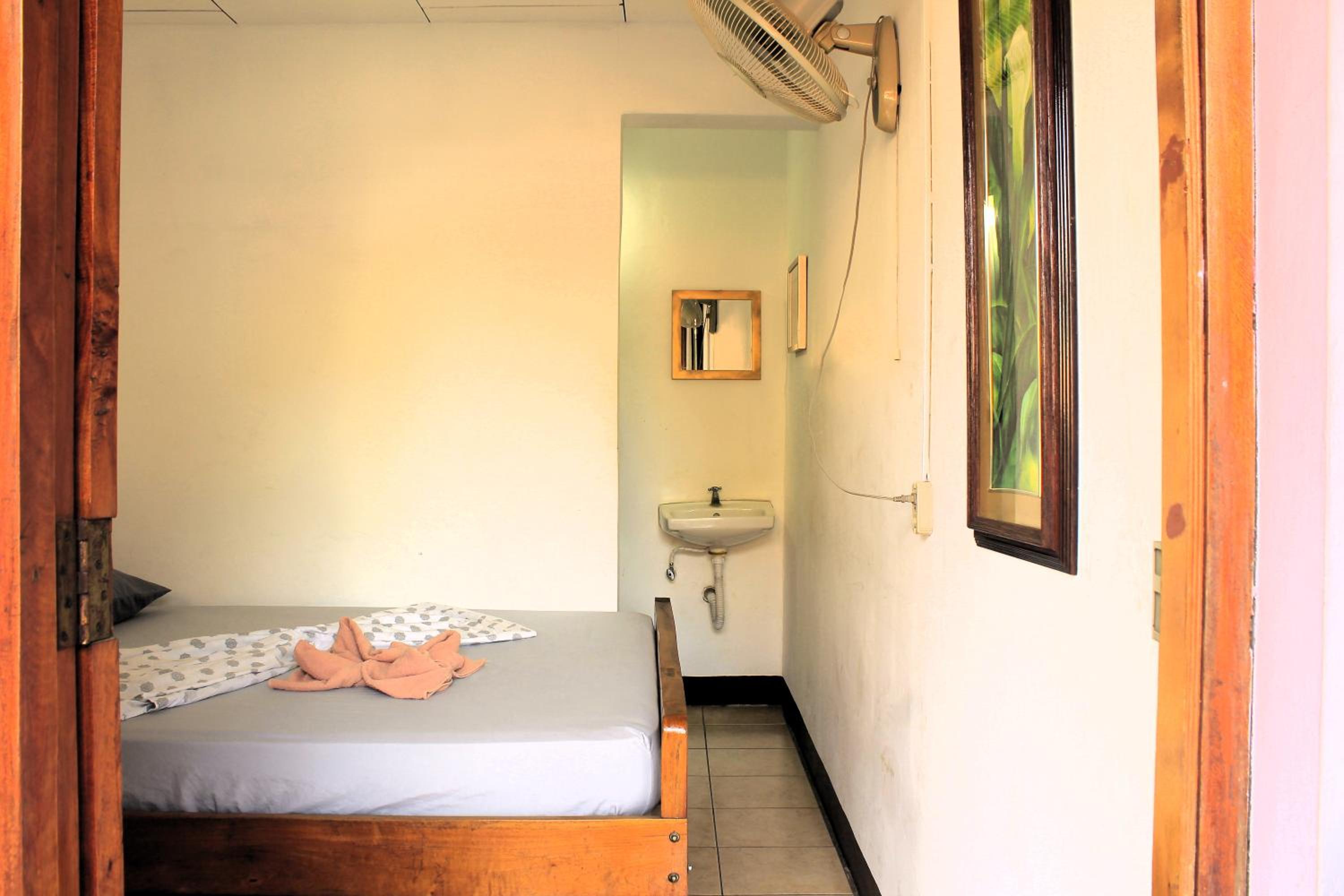 Budget Double Room photo 2