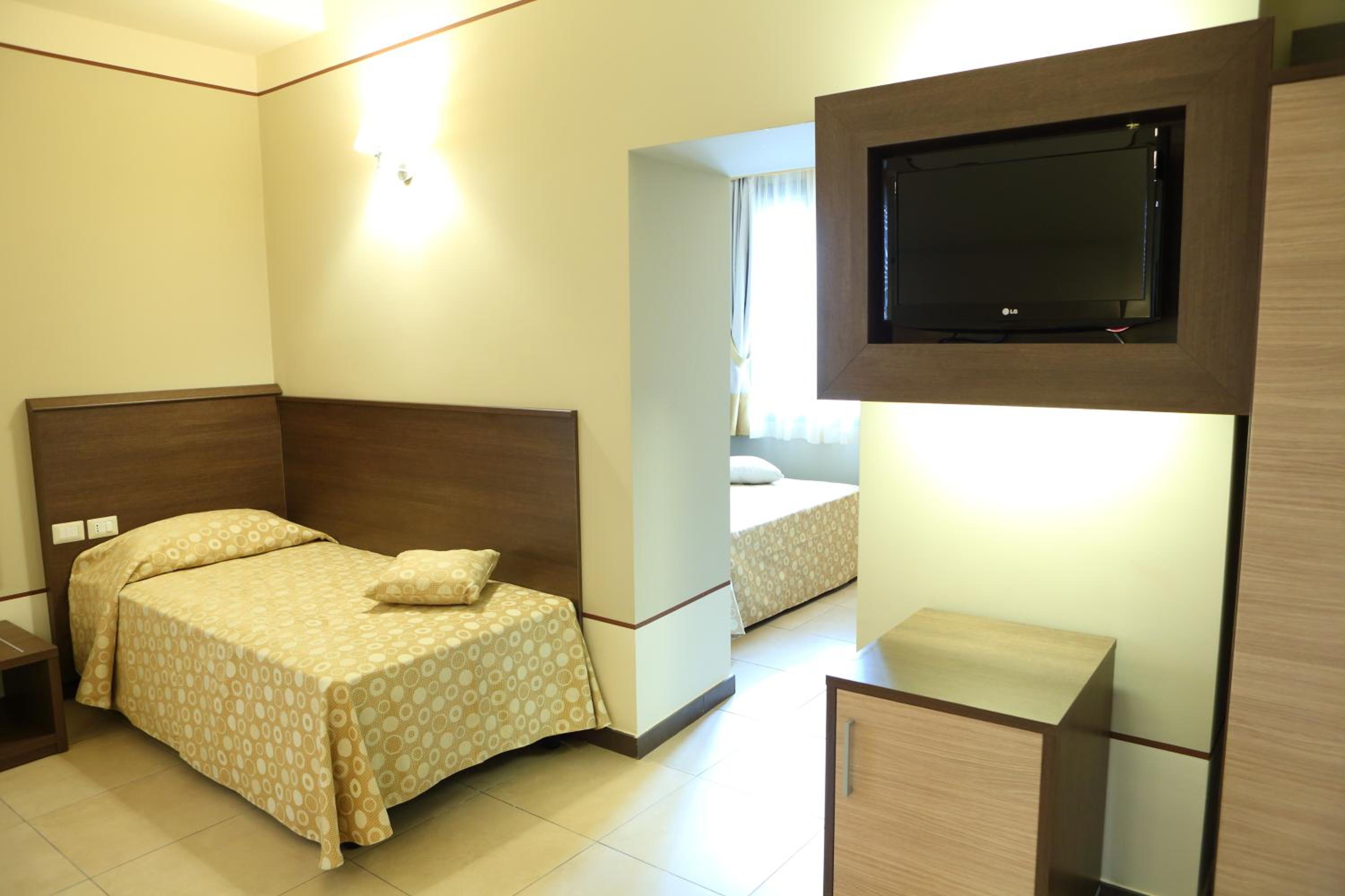 Standard Quadruple Room with Balcony photo 3
