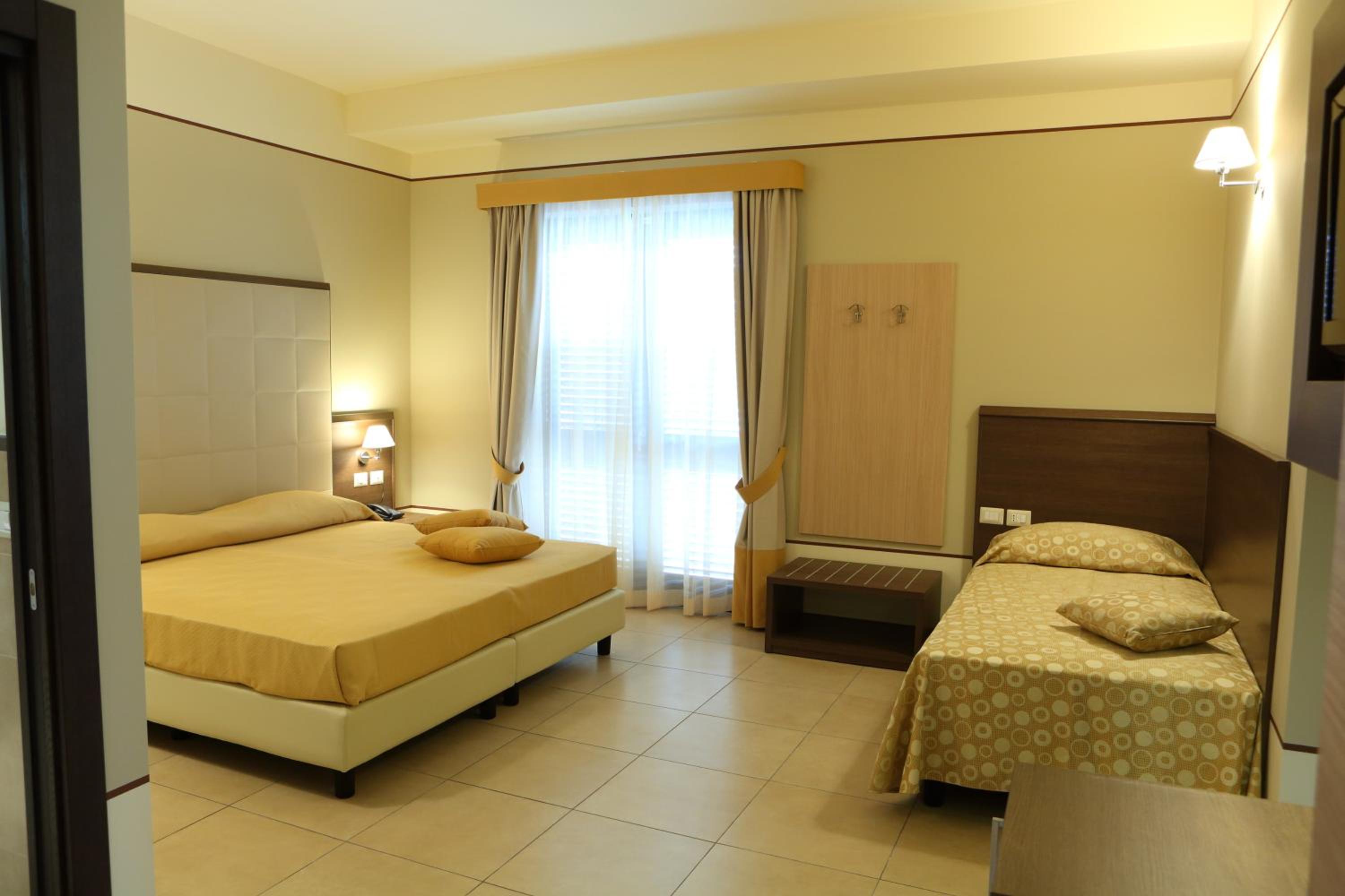 Standard Double Room with Balcony photo 2