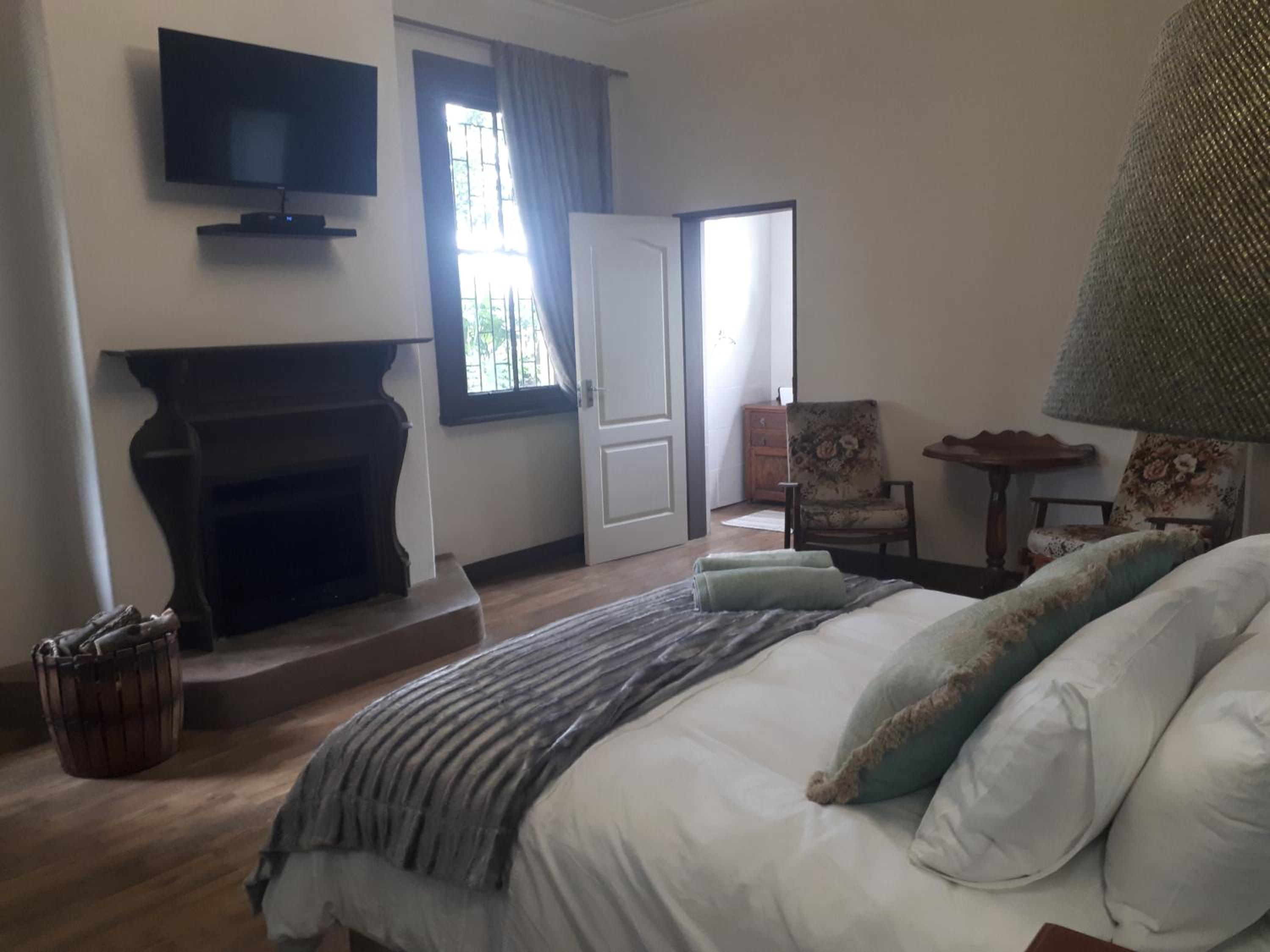 Three-Bedroom House photo 2