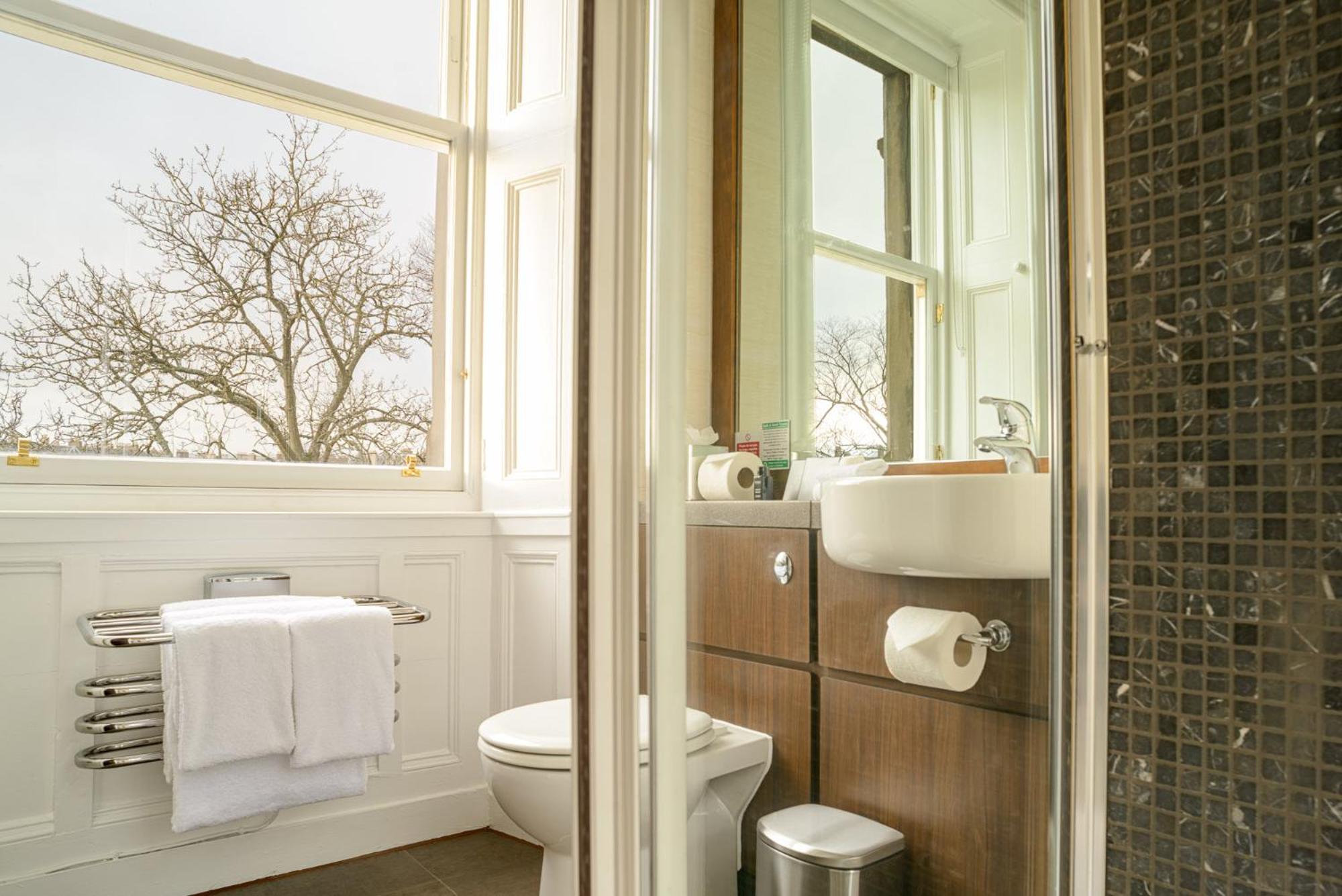 Double Room with Park View - Photo 8
