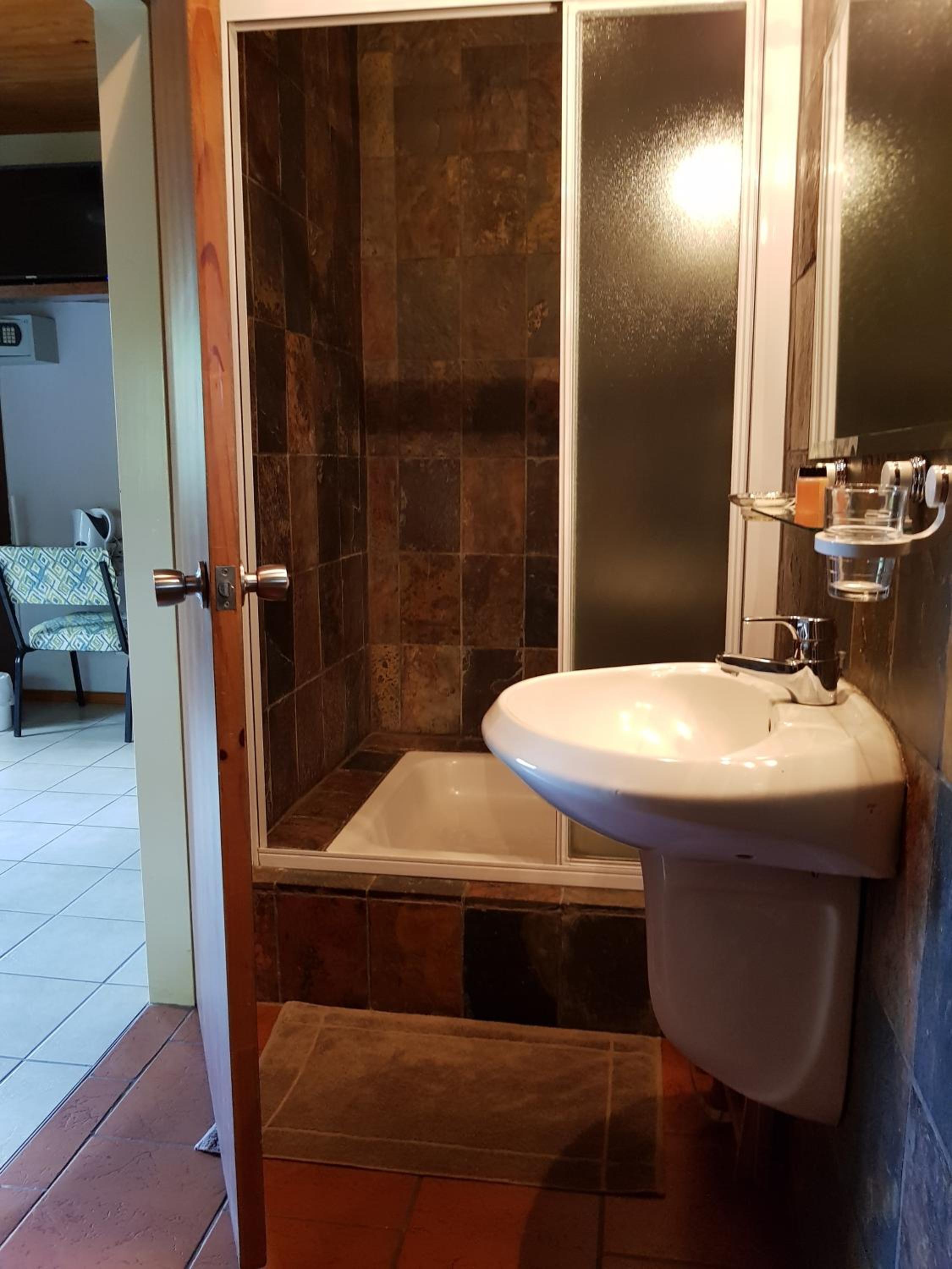 Deluxe Double Room with Shower photo 3