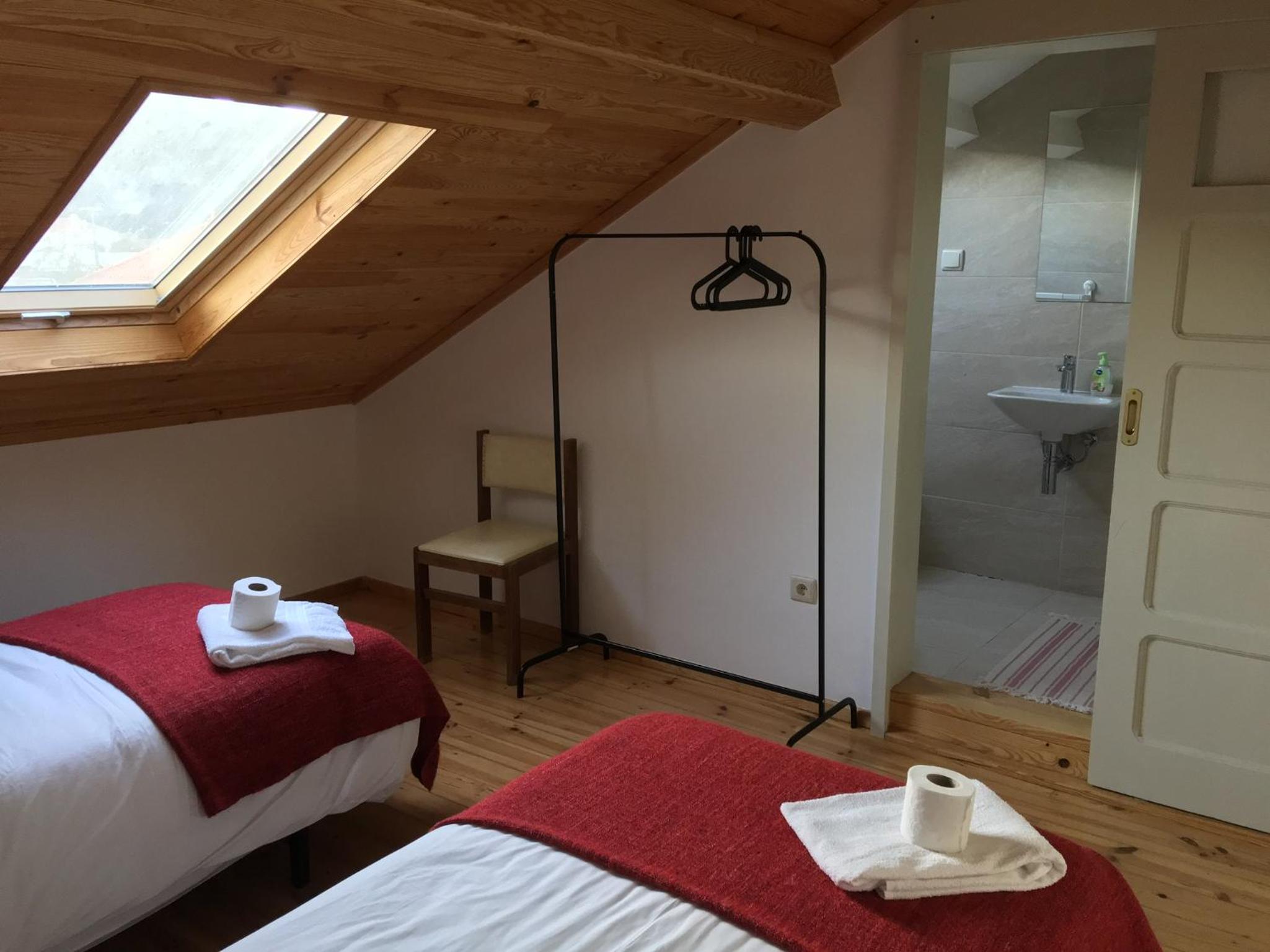 Twin Room with Private Bathroom photo 3