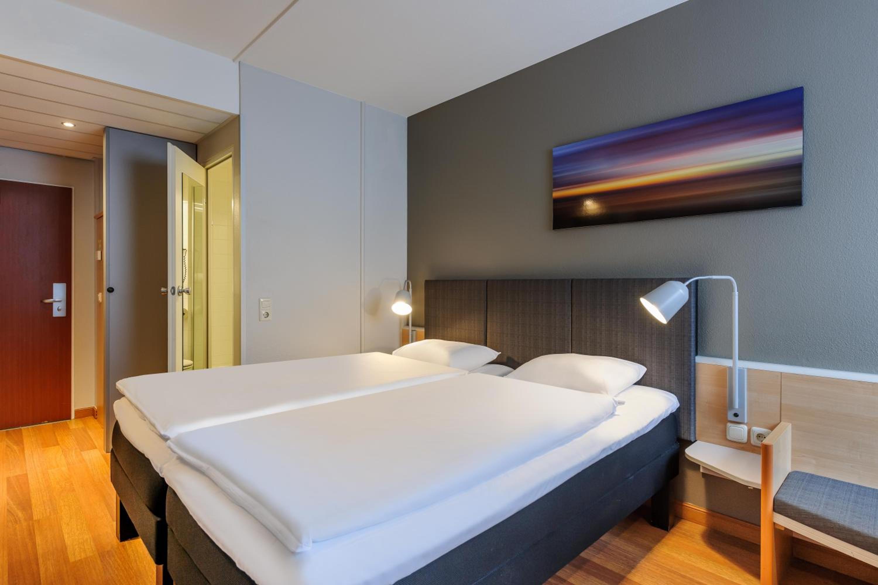 Standard Room with Two Single Beds