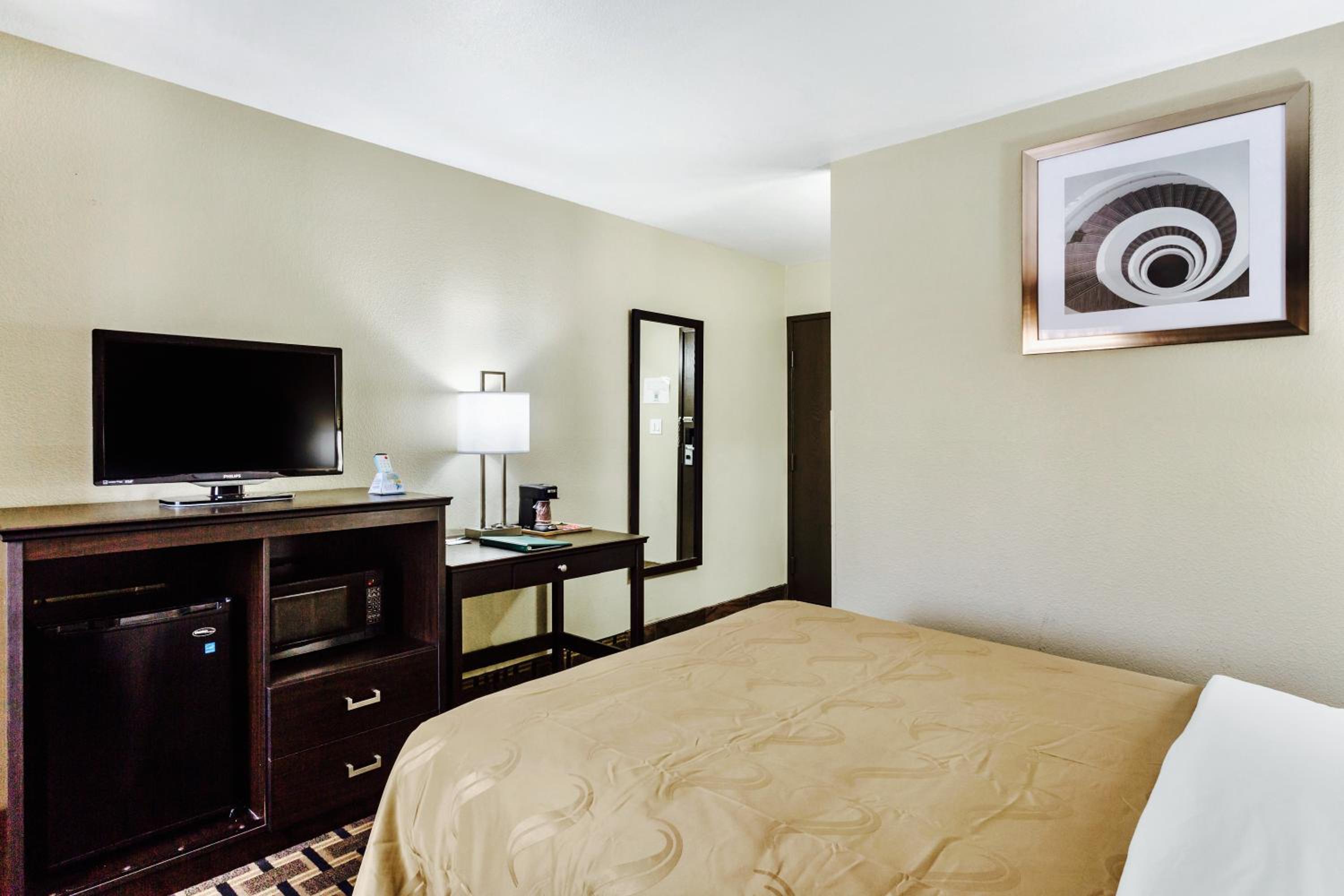 Queen Room - Photo 2