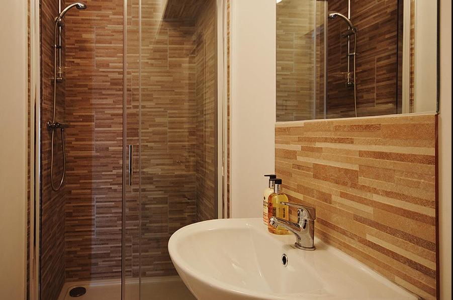 Twin Room with Private Bathroom photo 3