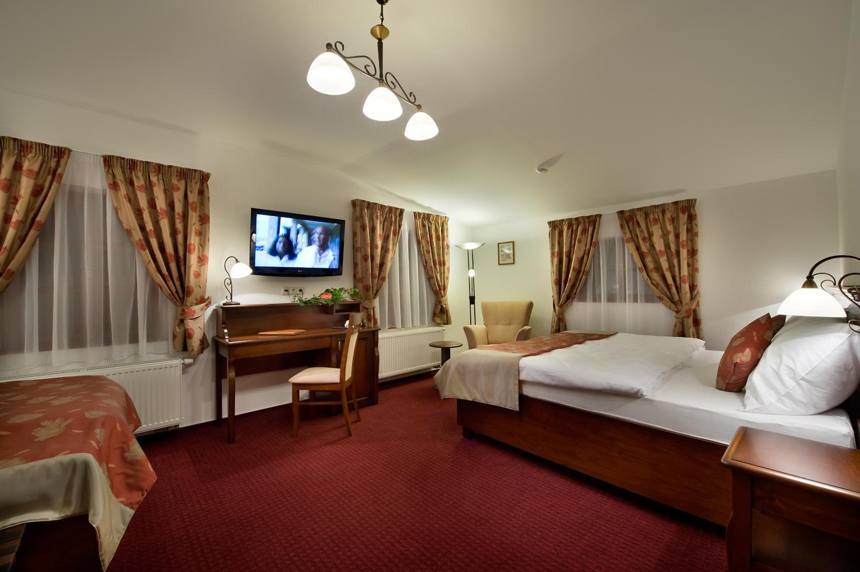 Double Room - Photo 2