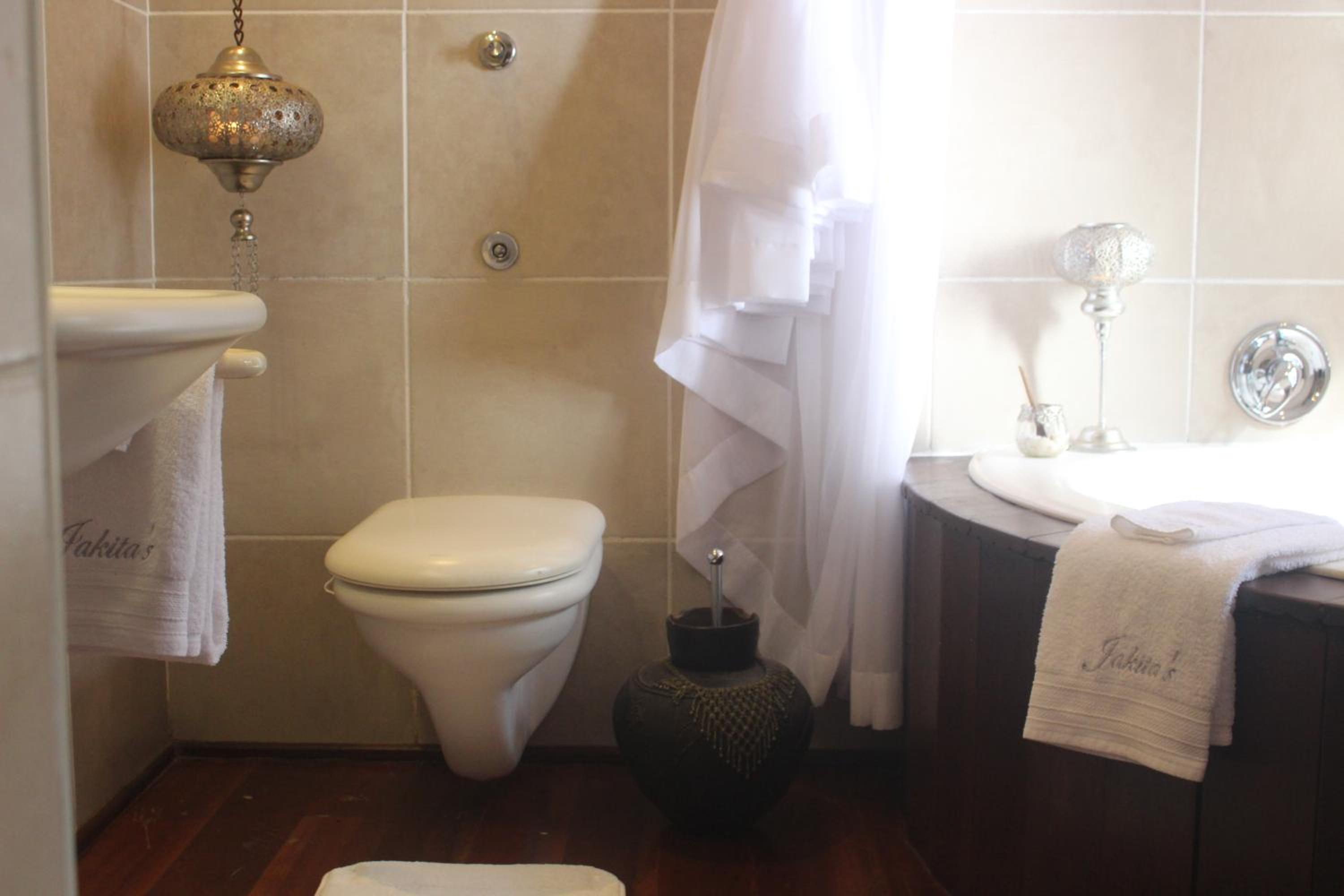 Deluxe Suite with Spa Bath - Photo 4