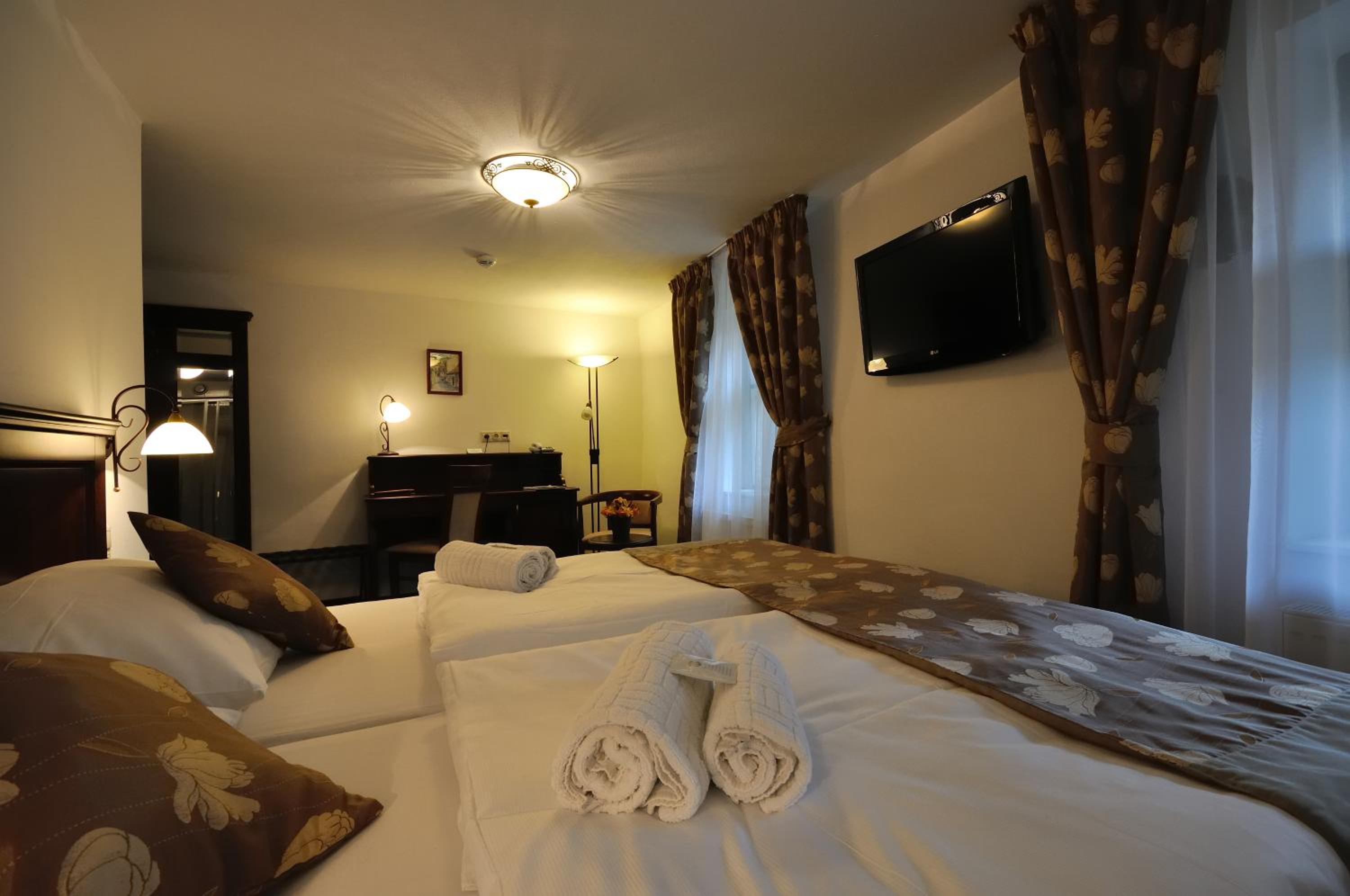 Double Room - Photo 16