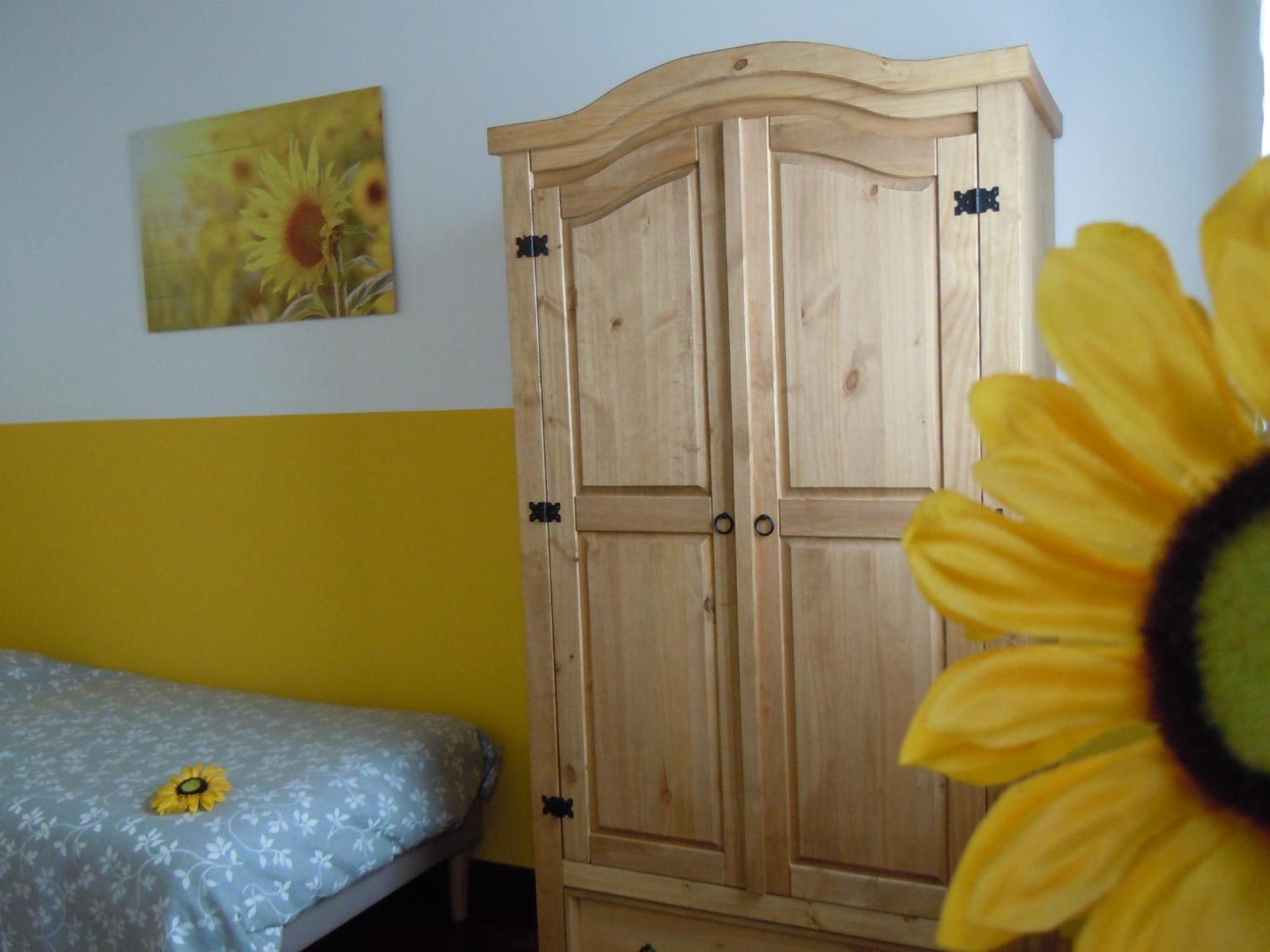 Twin Room with Private External Bathroom - Photo 5