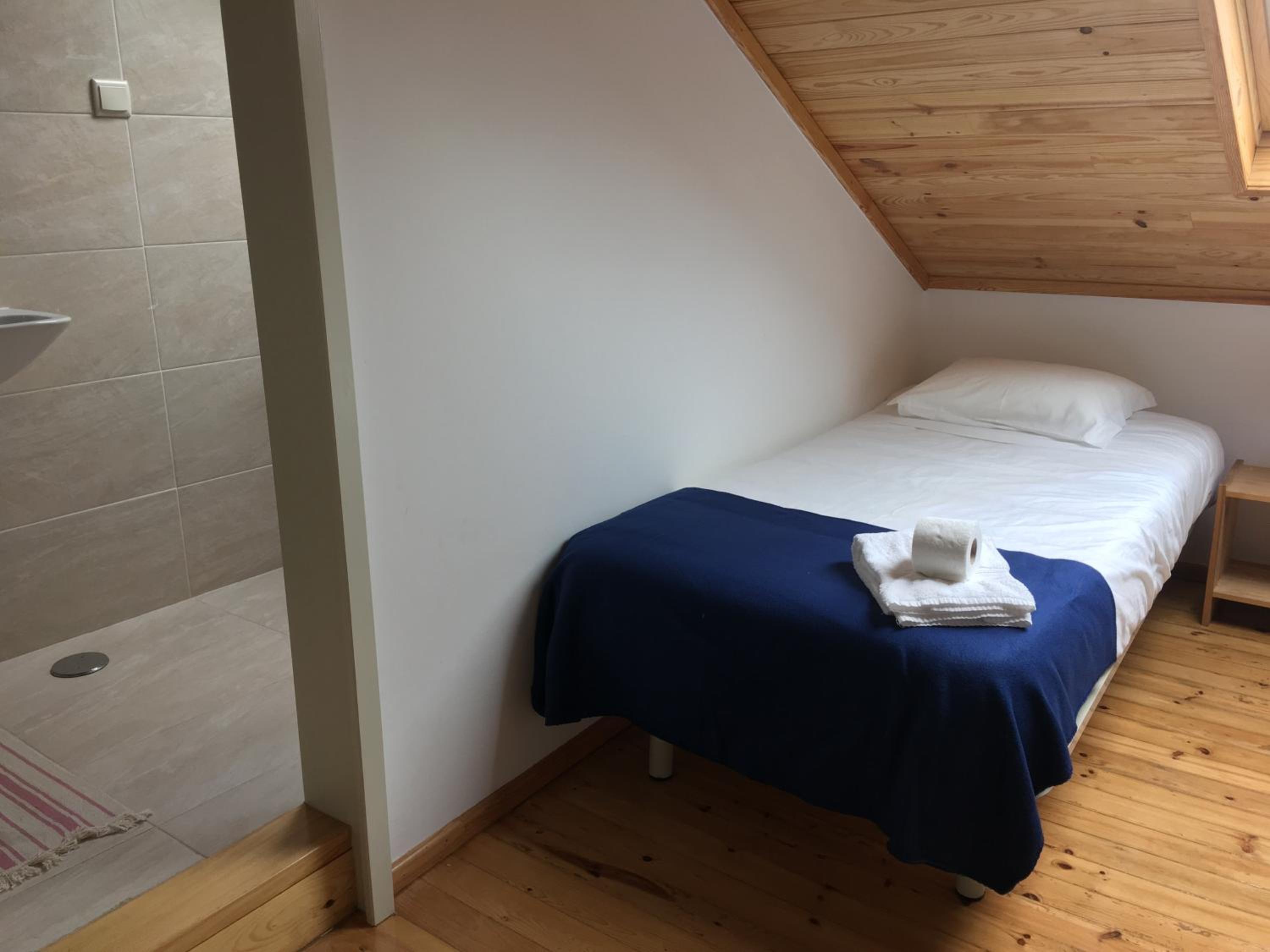 Single Room with Private Bathroom photo 3