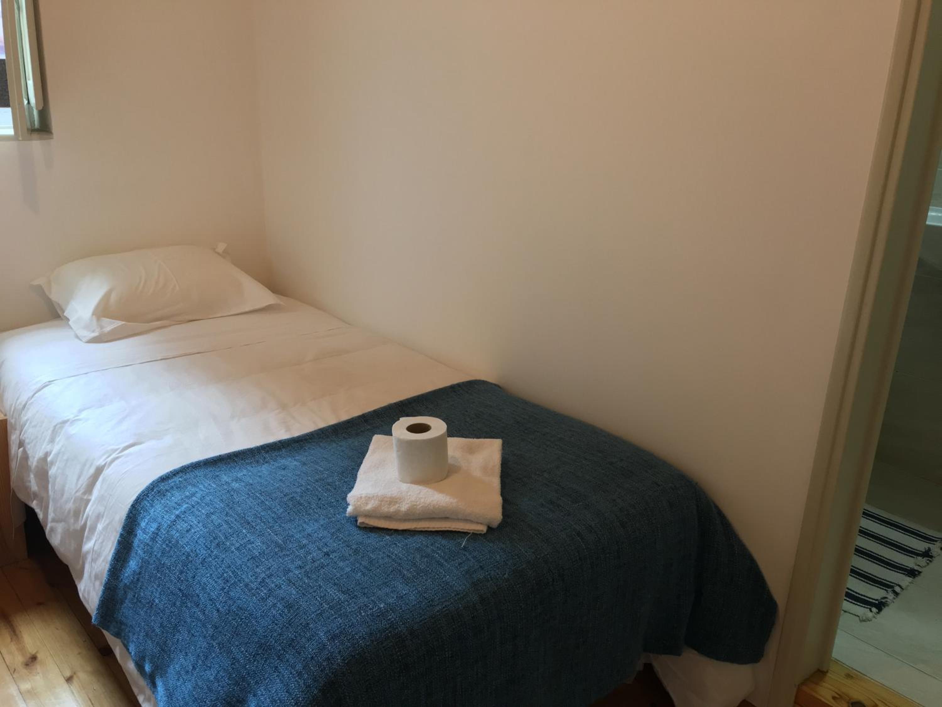 Single Room with Private Bathroom photo 2