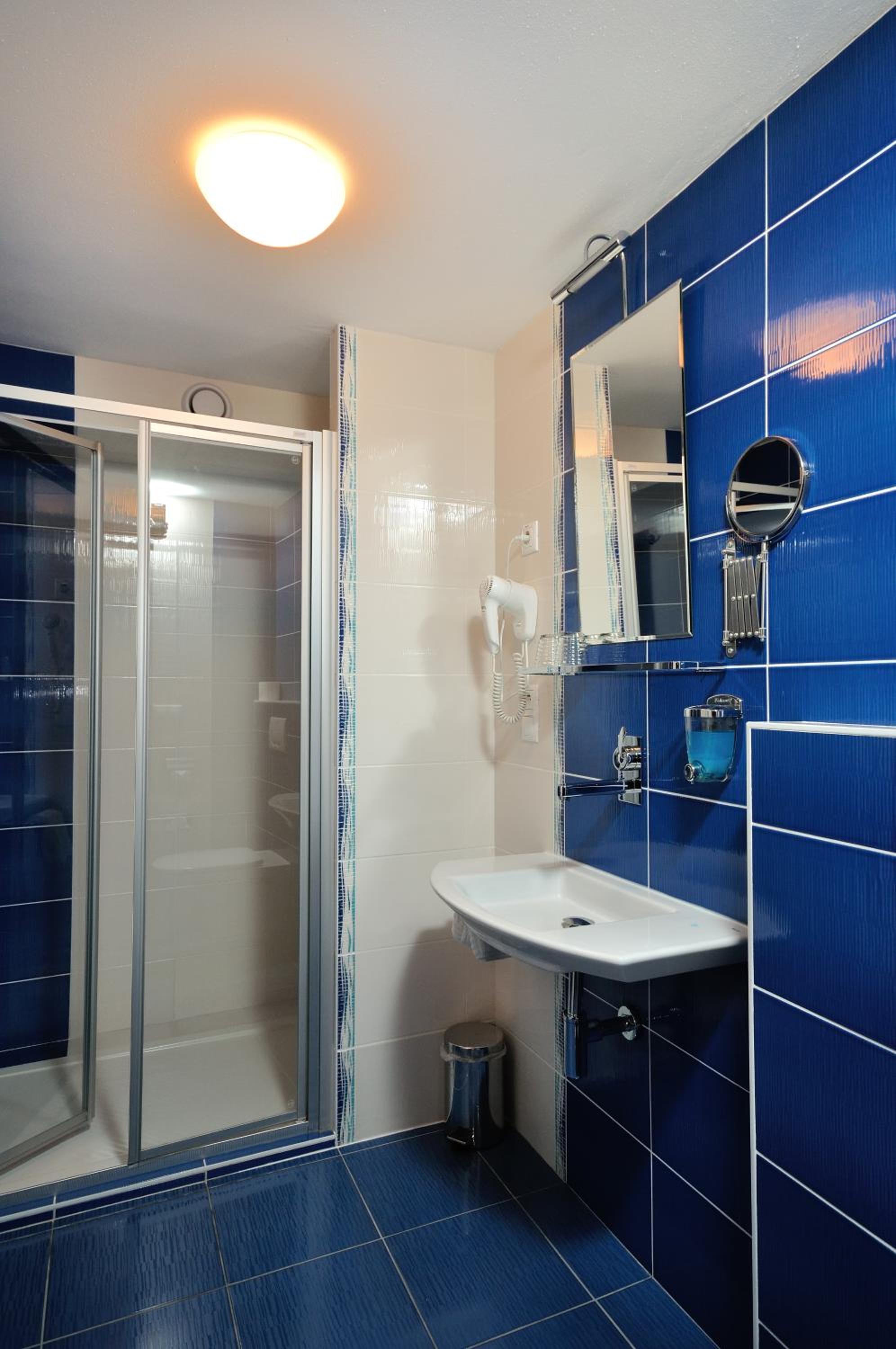 Double Room - Photo 18
