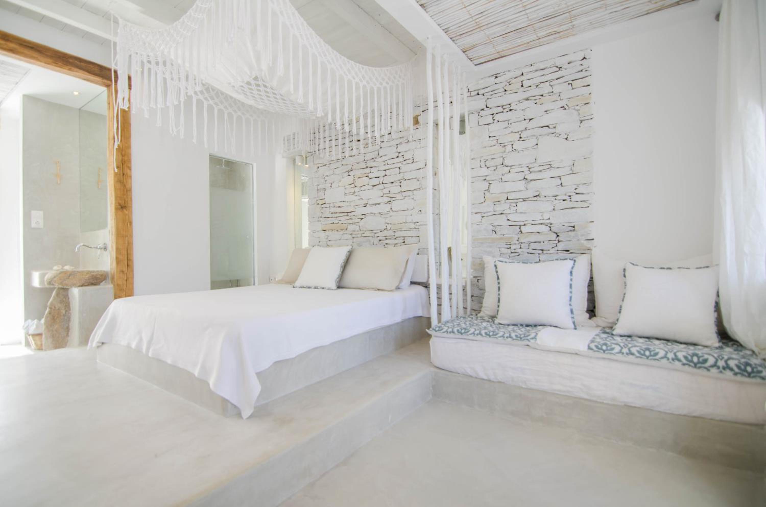 Deluxe Room with Sea View - Photo 2