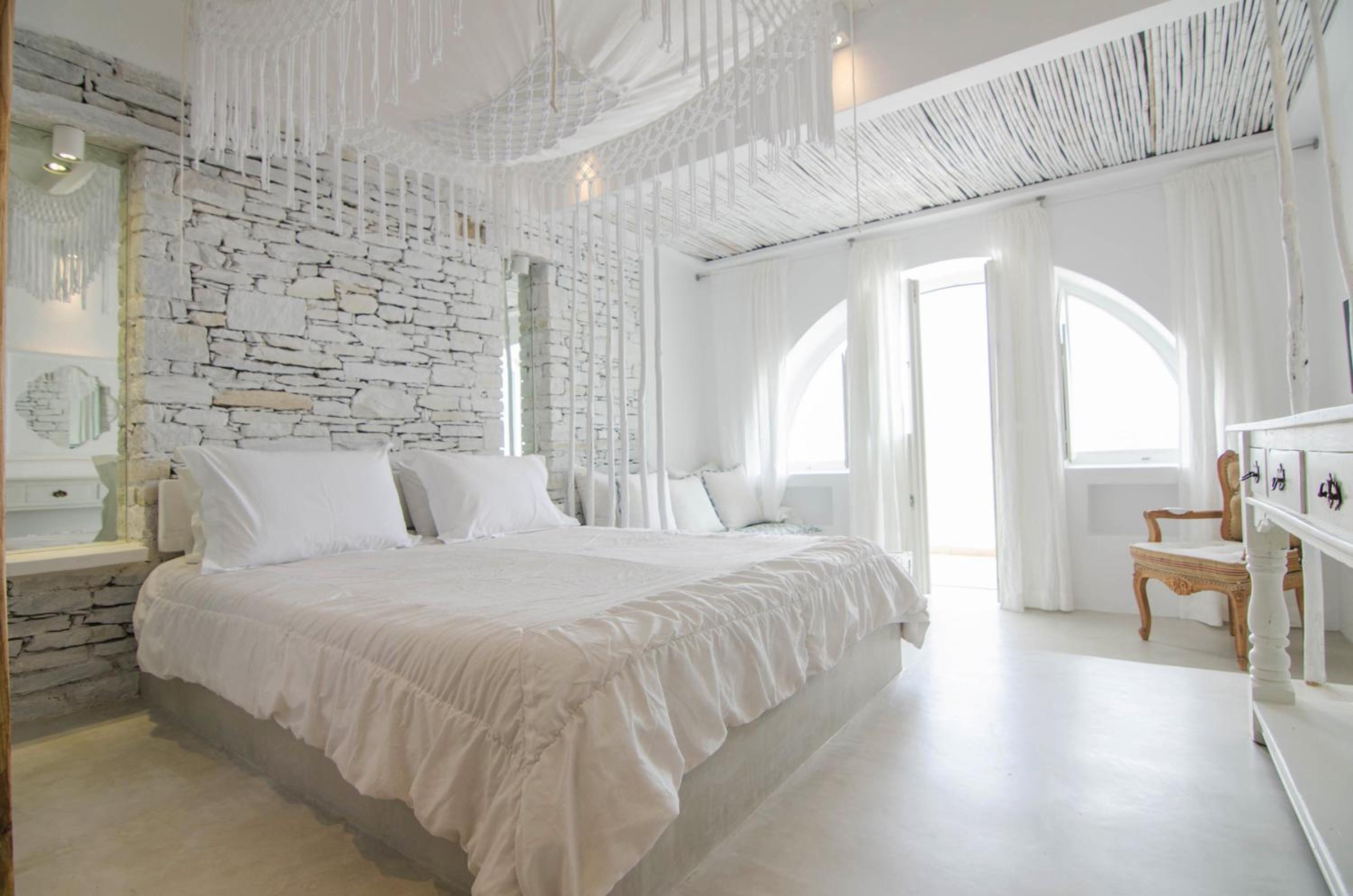 Deluxe Room with Sea View - Photo 1