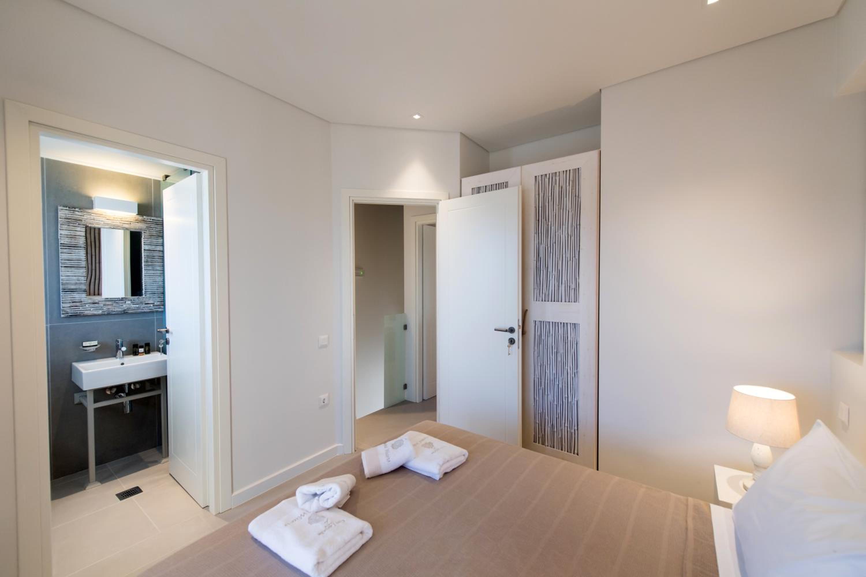 Suite with Garden View - Photo 12