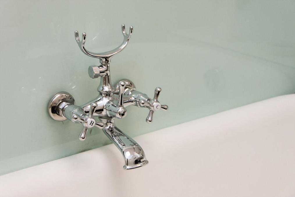 Deluxe Double Room with Bath thumbnail 5