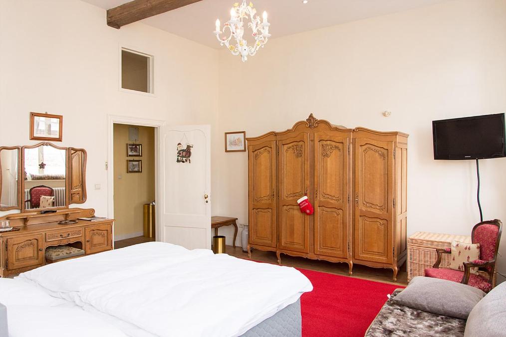 Double Room with Shared Toilet