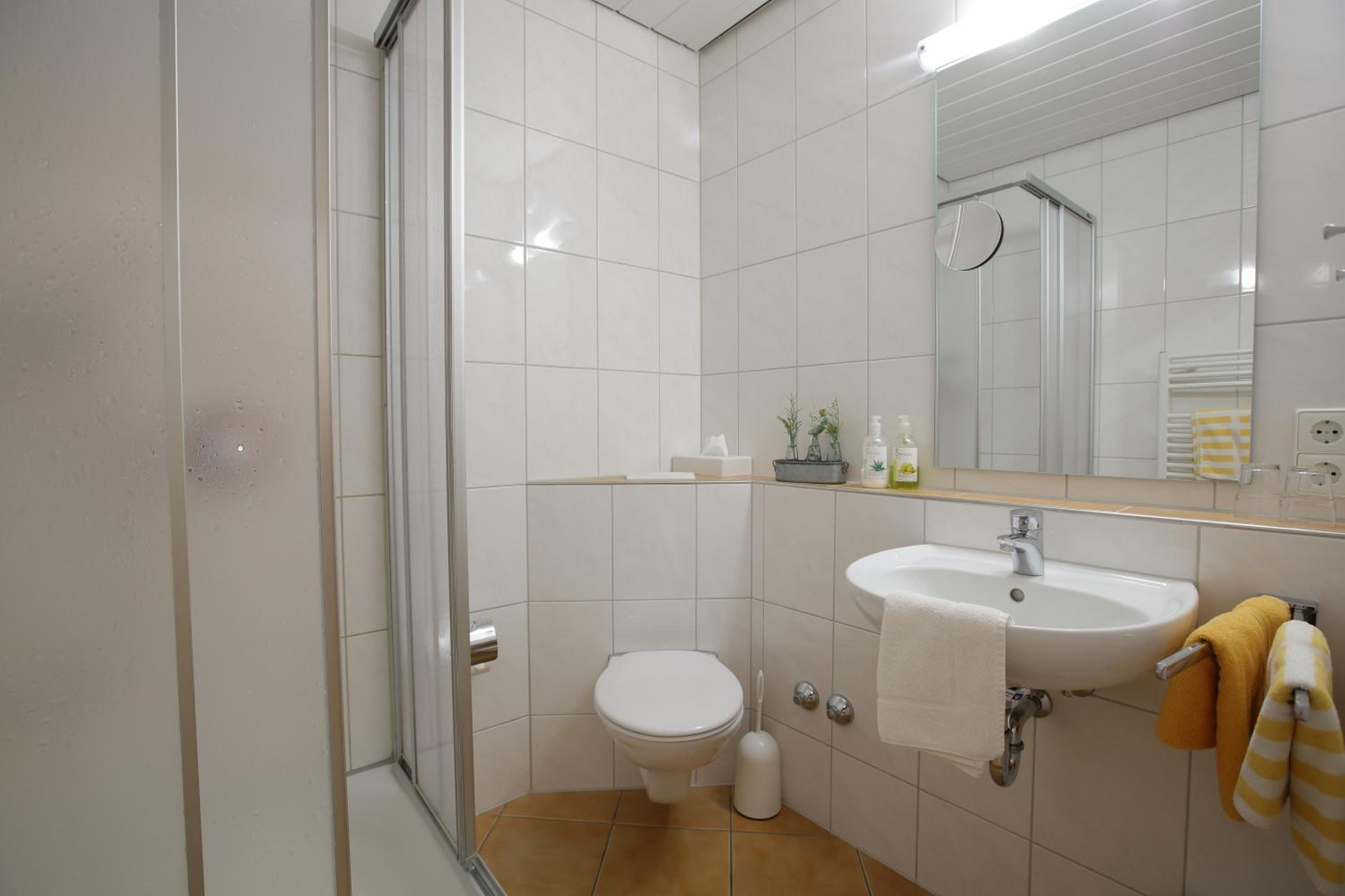 Double or Twin Room - Photo 4