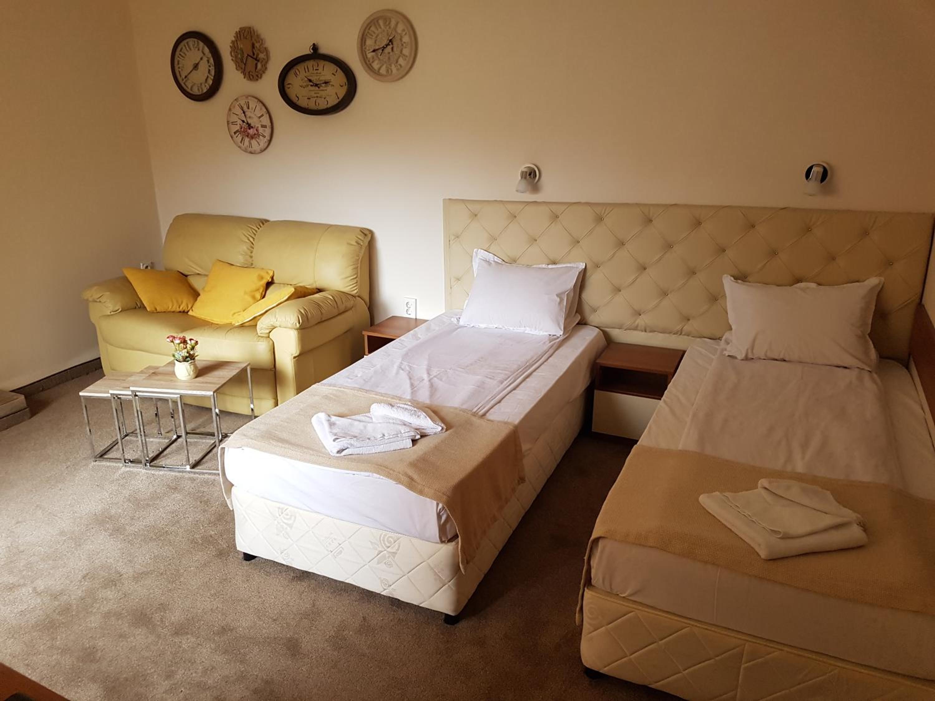 Double or Twin Room - Photo 10