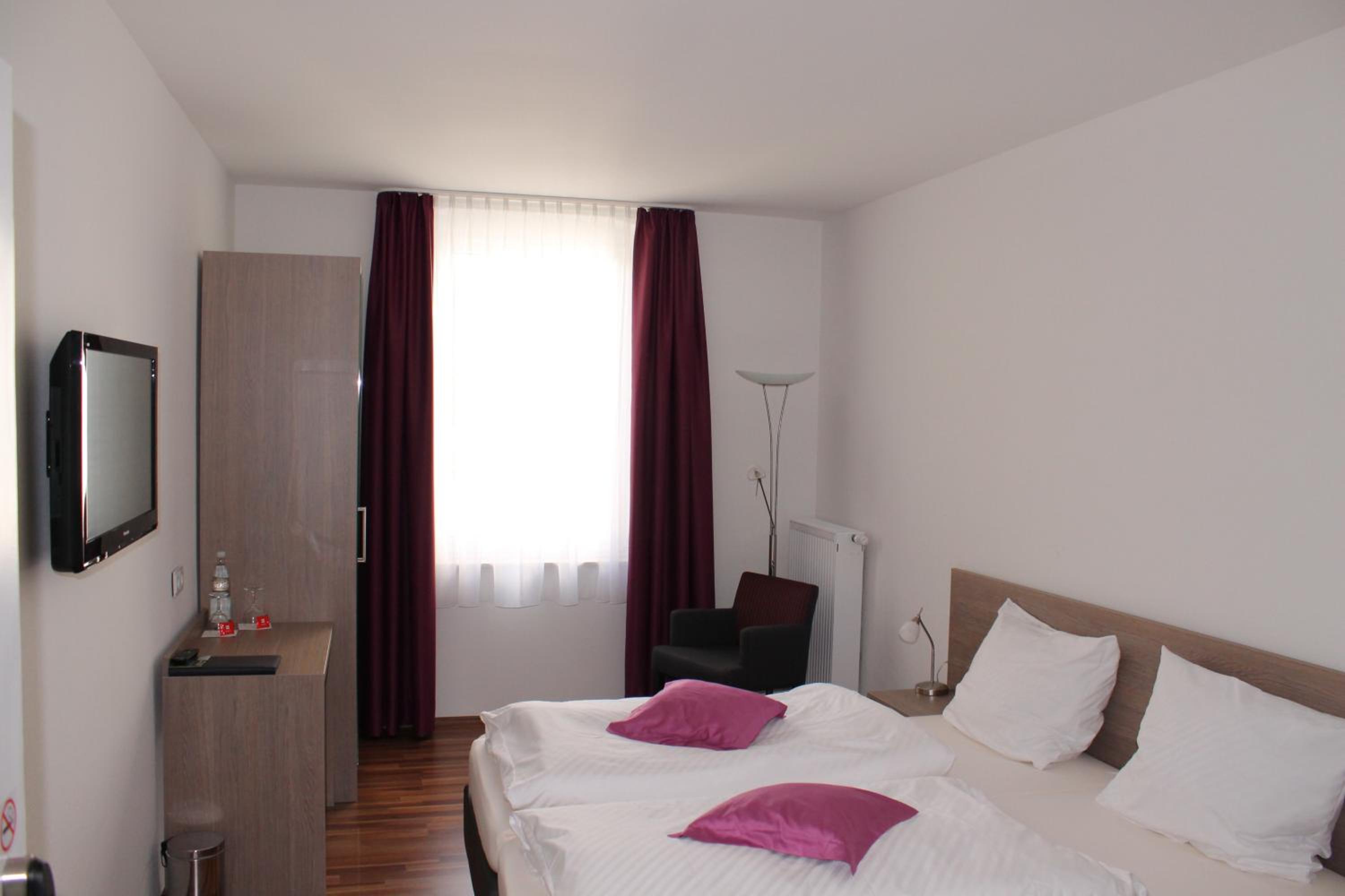 Apartment with Garden View - Photo 4
