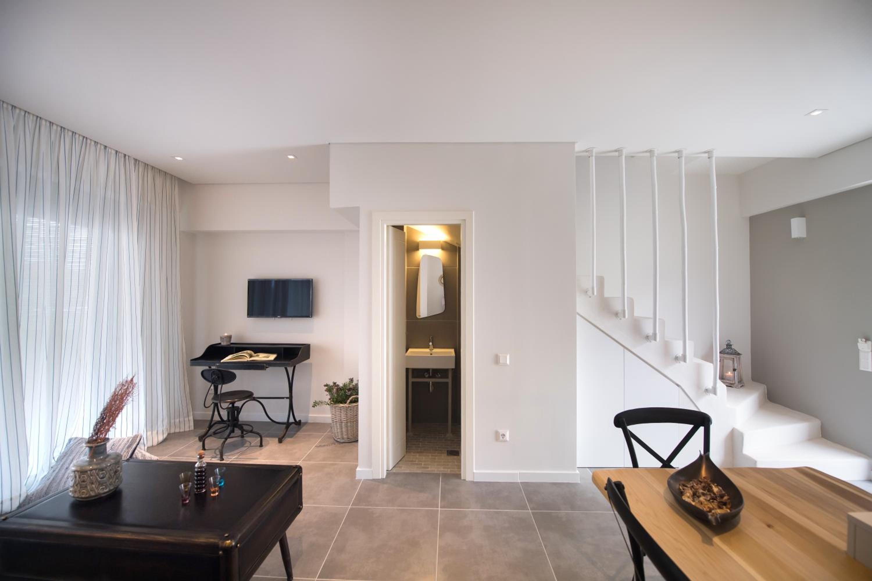 Suite with Garden View - Photo 17