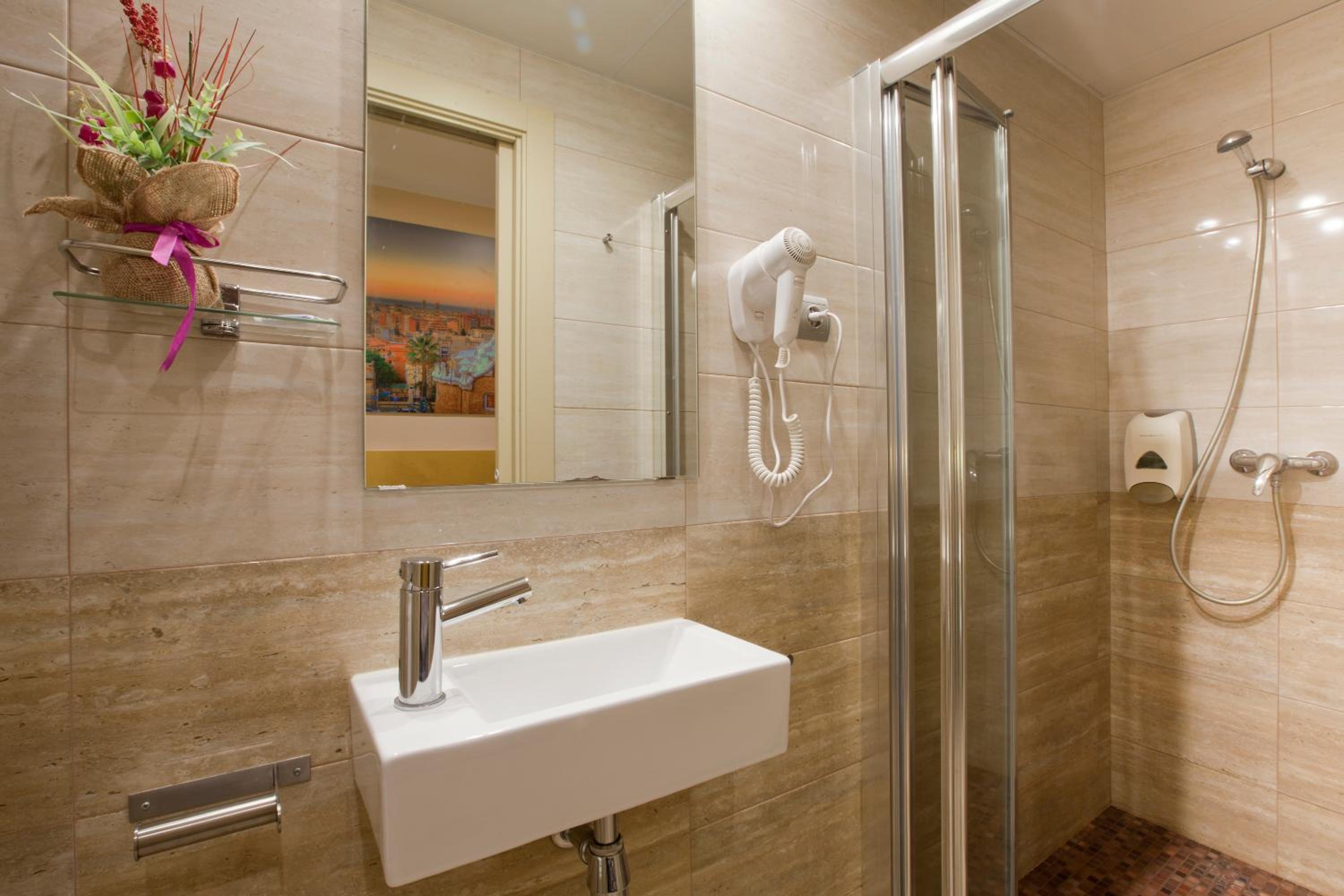 Double or Twin Room with Private Bathroom thumbnail 6