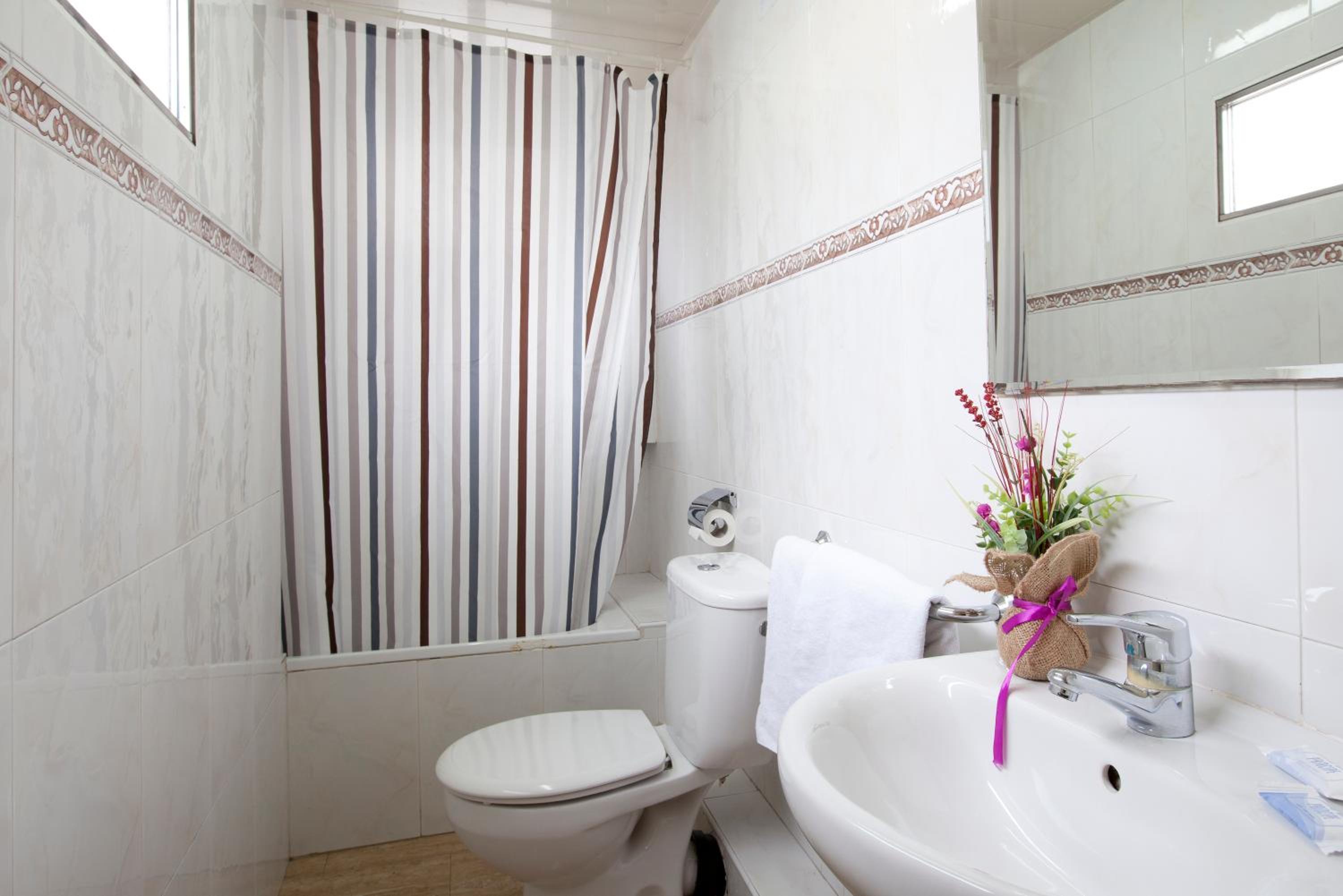 Double or Twin Room with Private Bathroom thumbnail 5