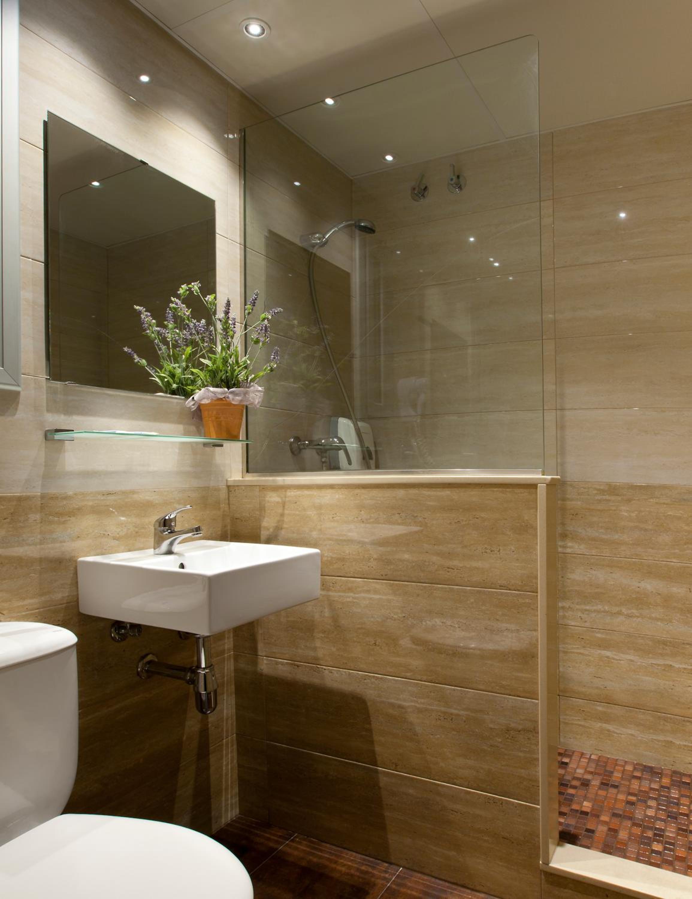 Double or Twin Room with Private Bathroom