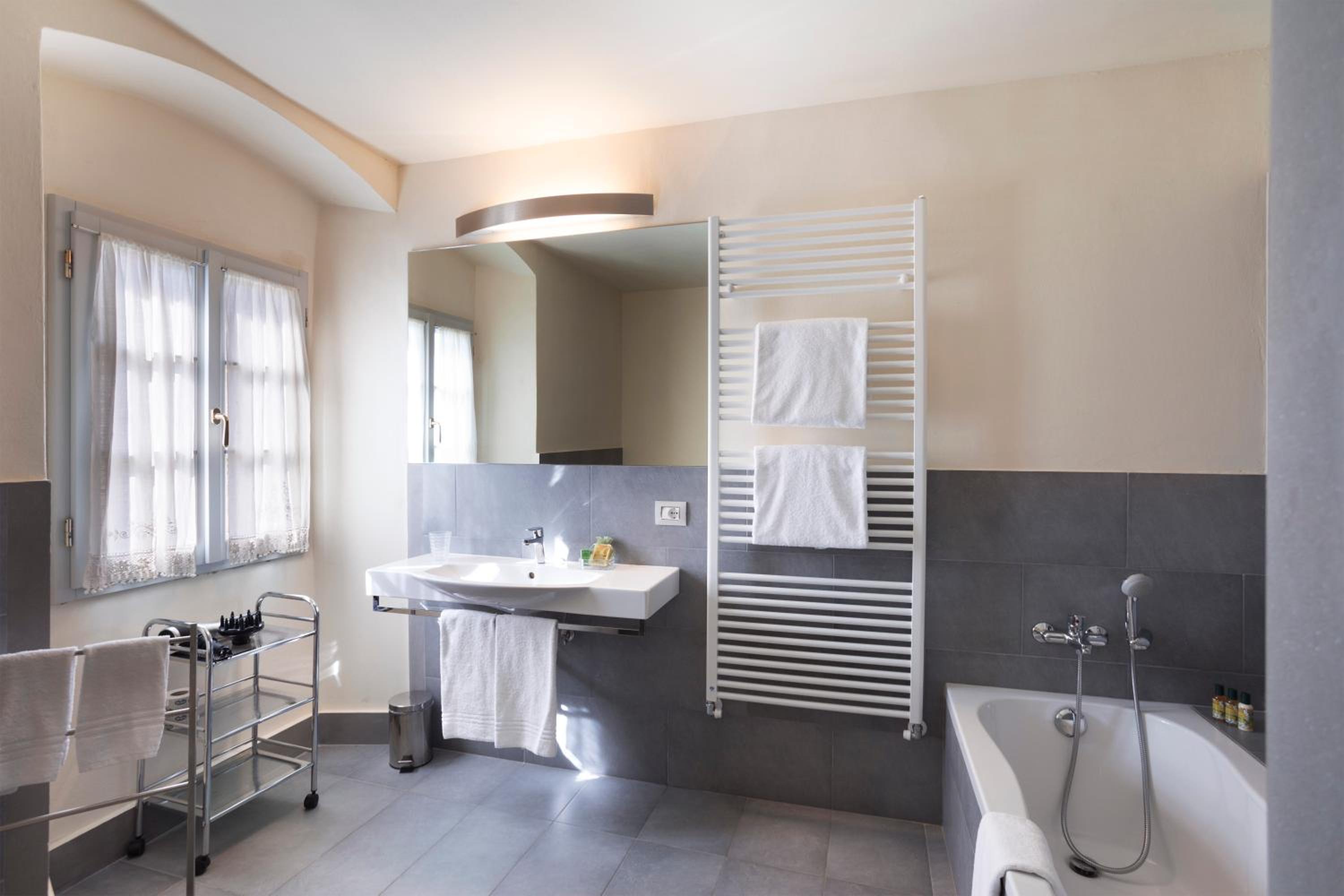 Deluxe Double Room - Photo 12