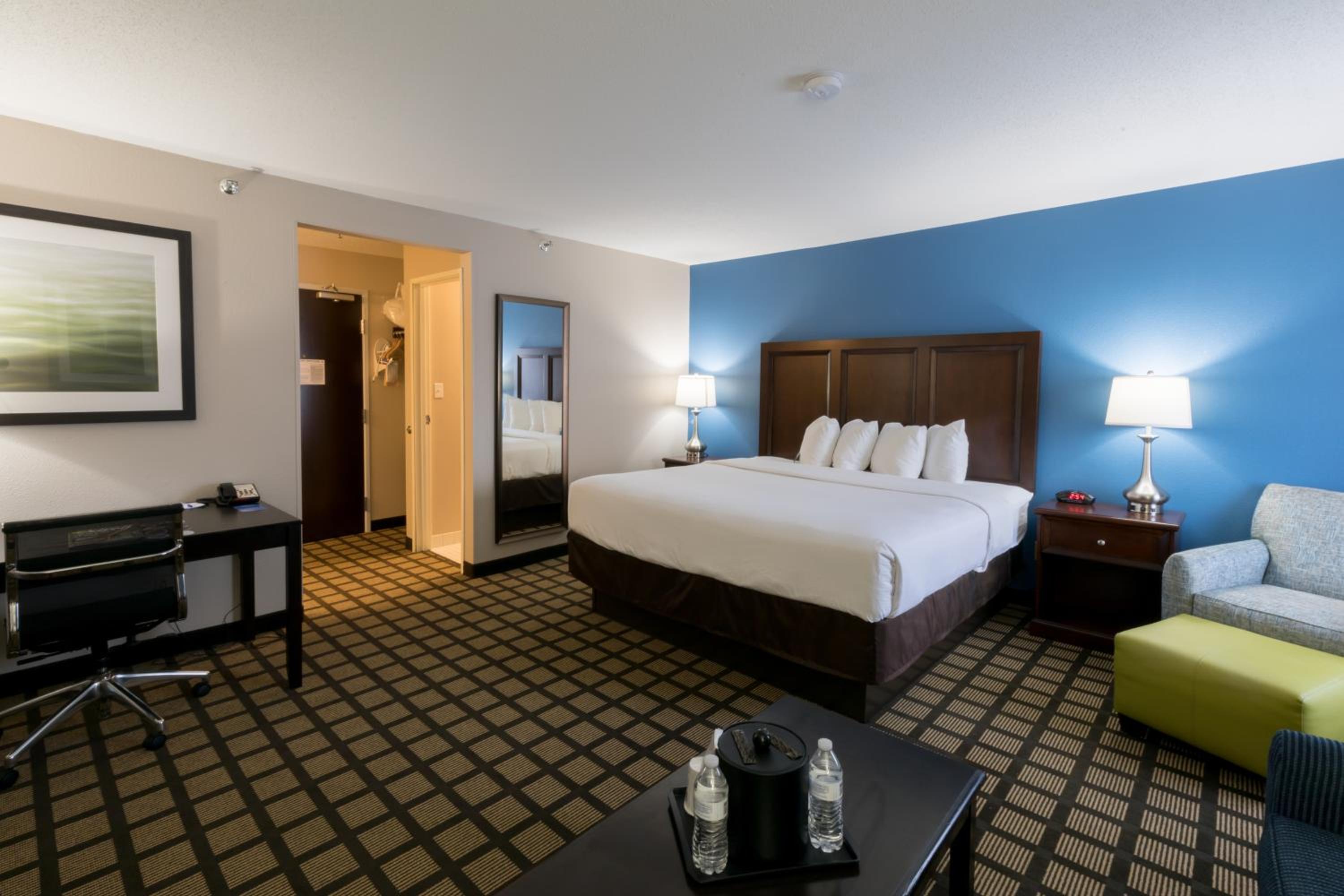Business King Room - Non-Smoking - Photo 2