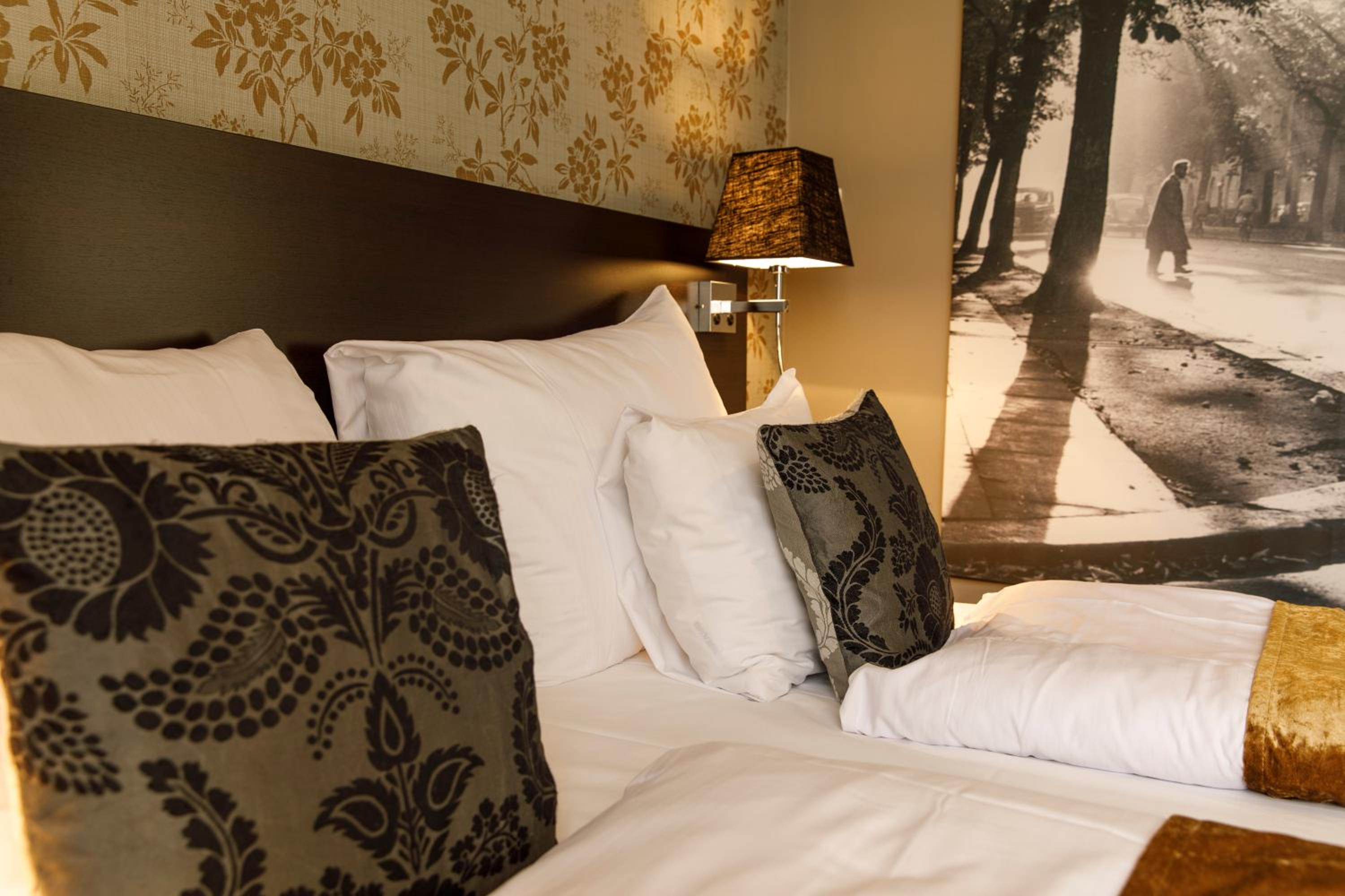 Standard King Room - Photo 5