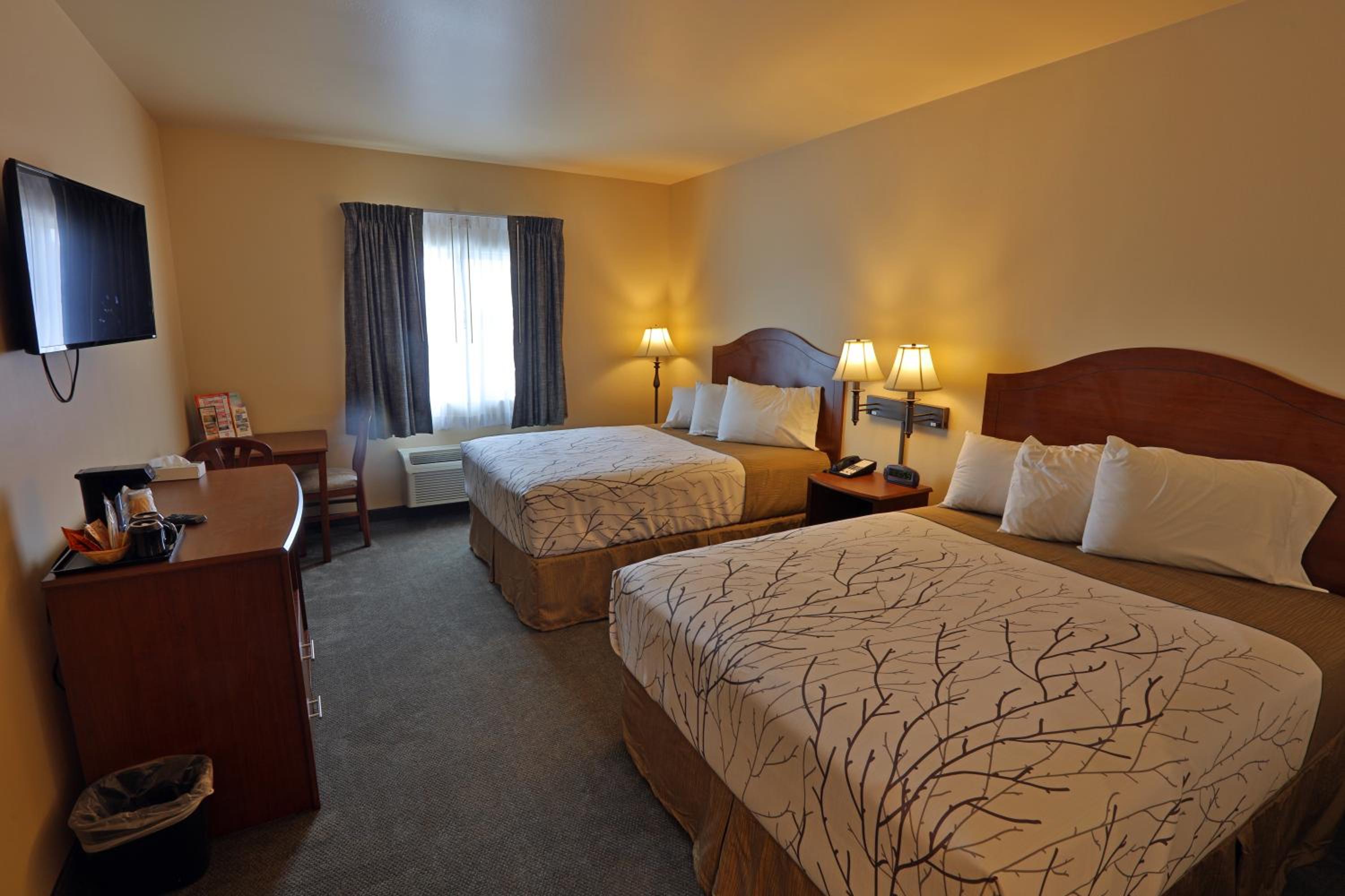 Queen Room with Two Queen Beds photo 1