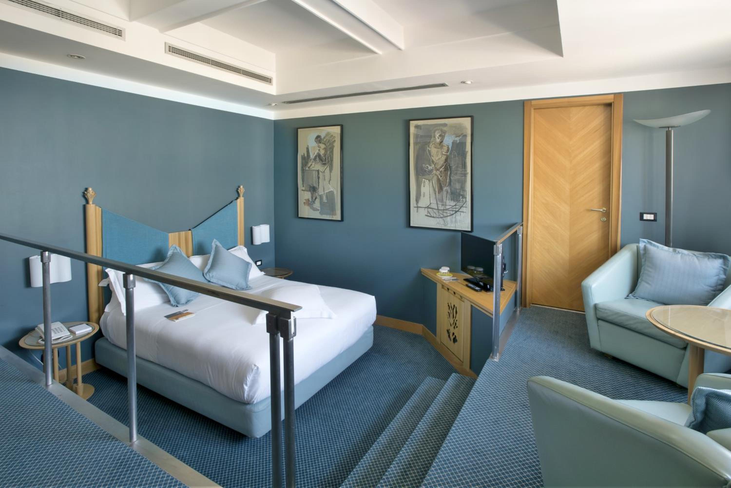 Deluxe Double Room with Bath photo 3