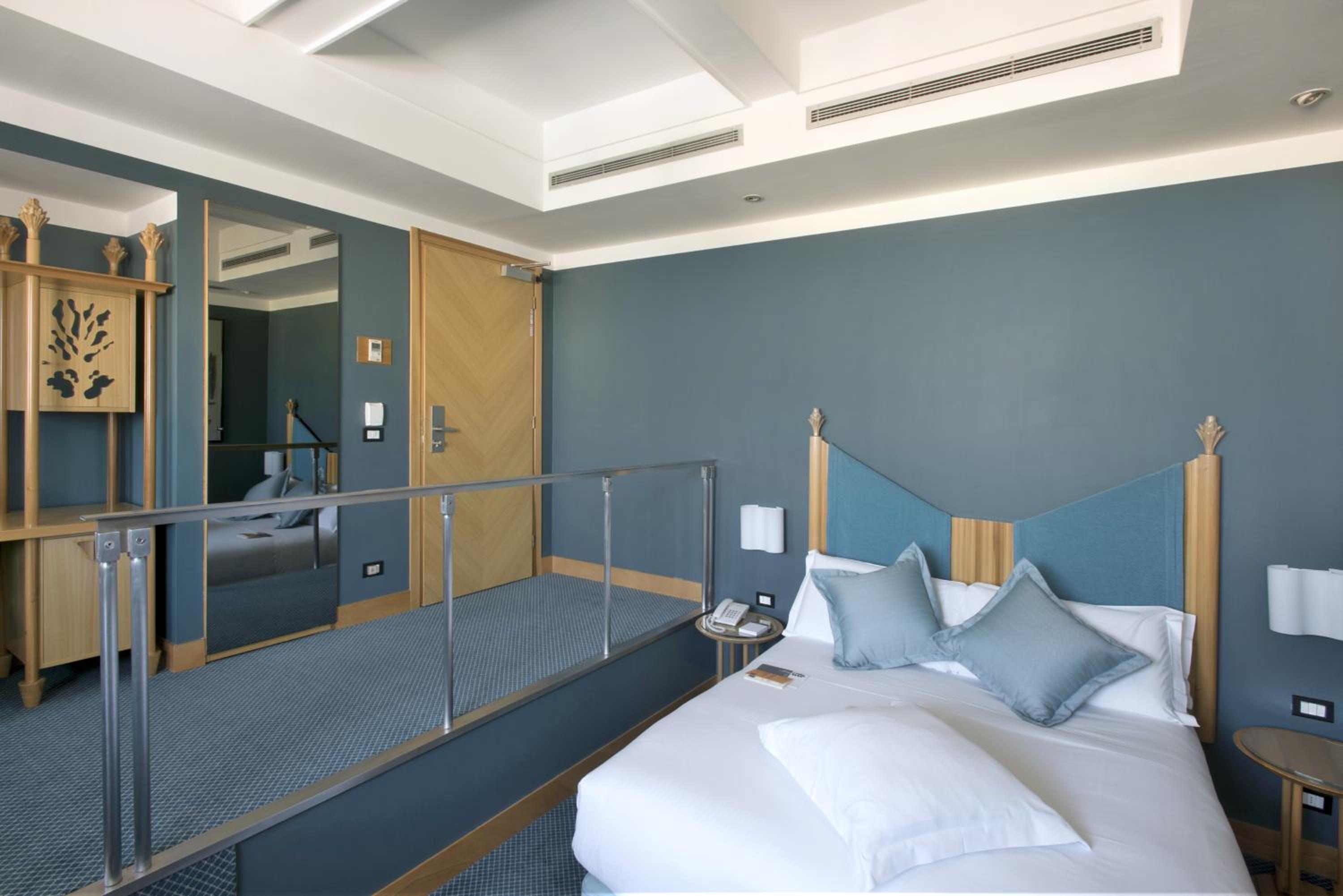Deluxe Double Room with Bath photo 2