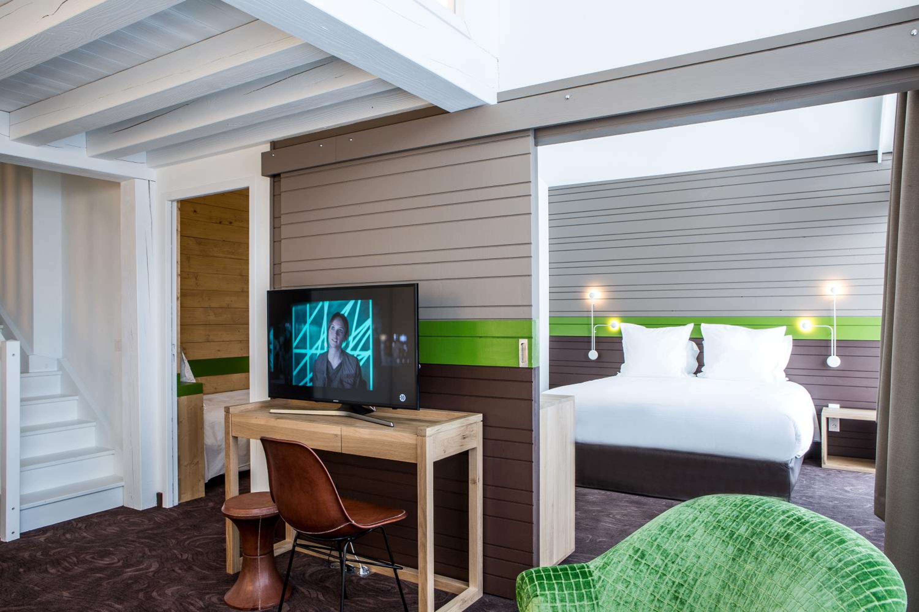 One-Bedroom Suite with Mezzanine and Alcove photo 3