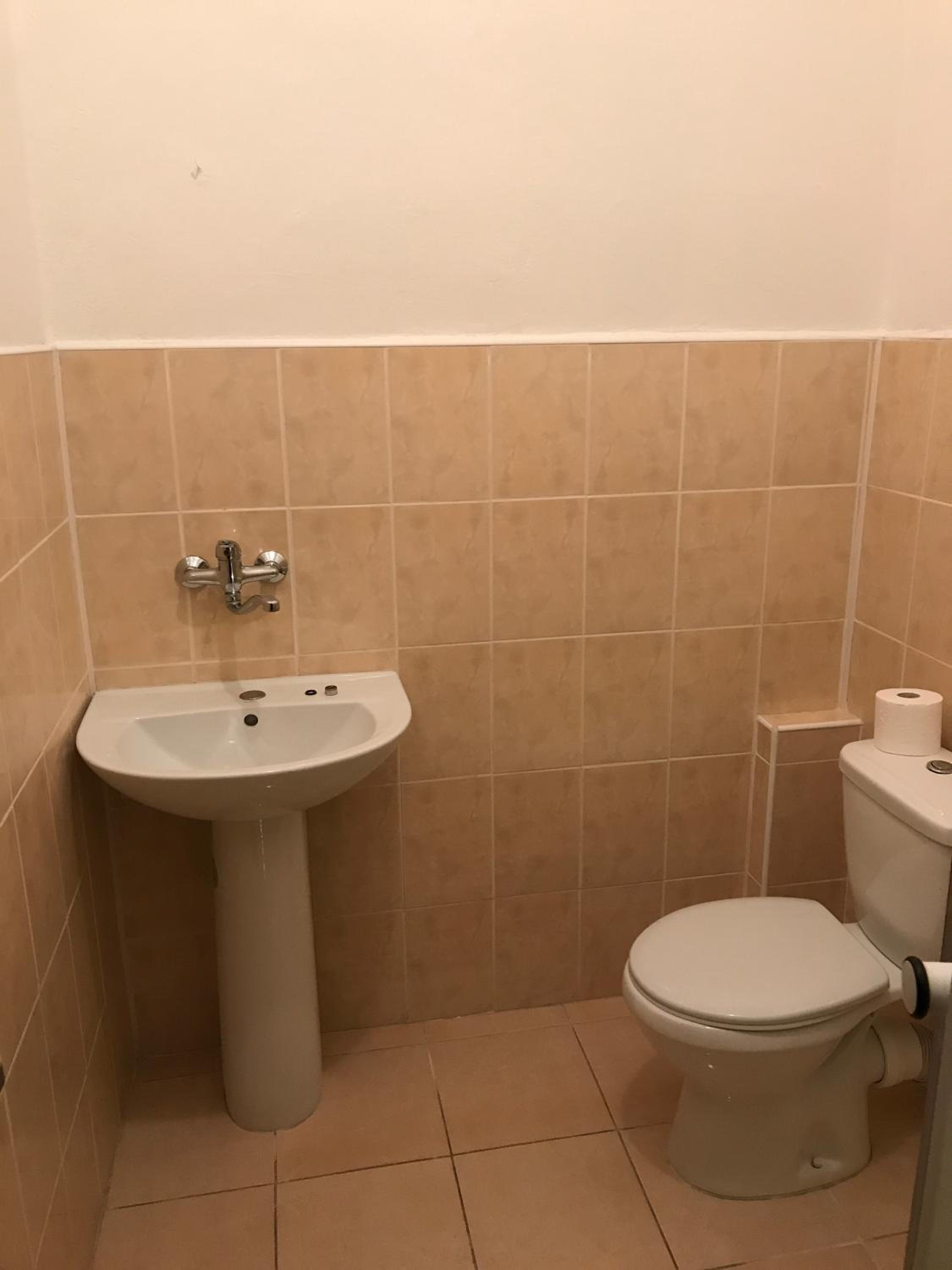 Twin Room with Private Bathroom - Photo 15