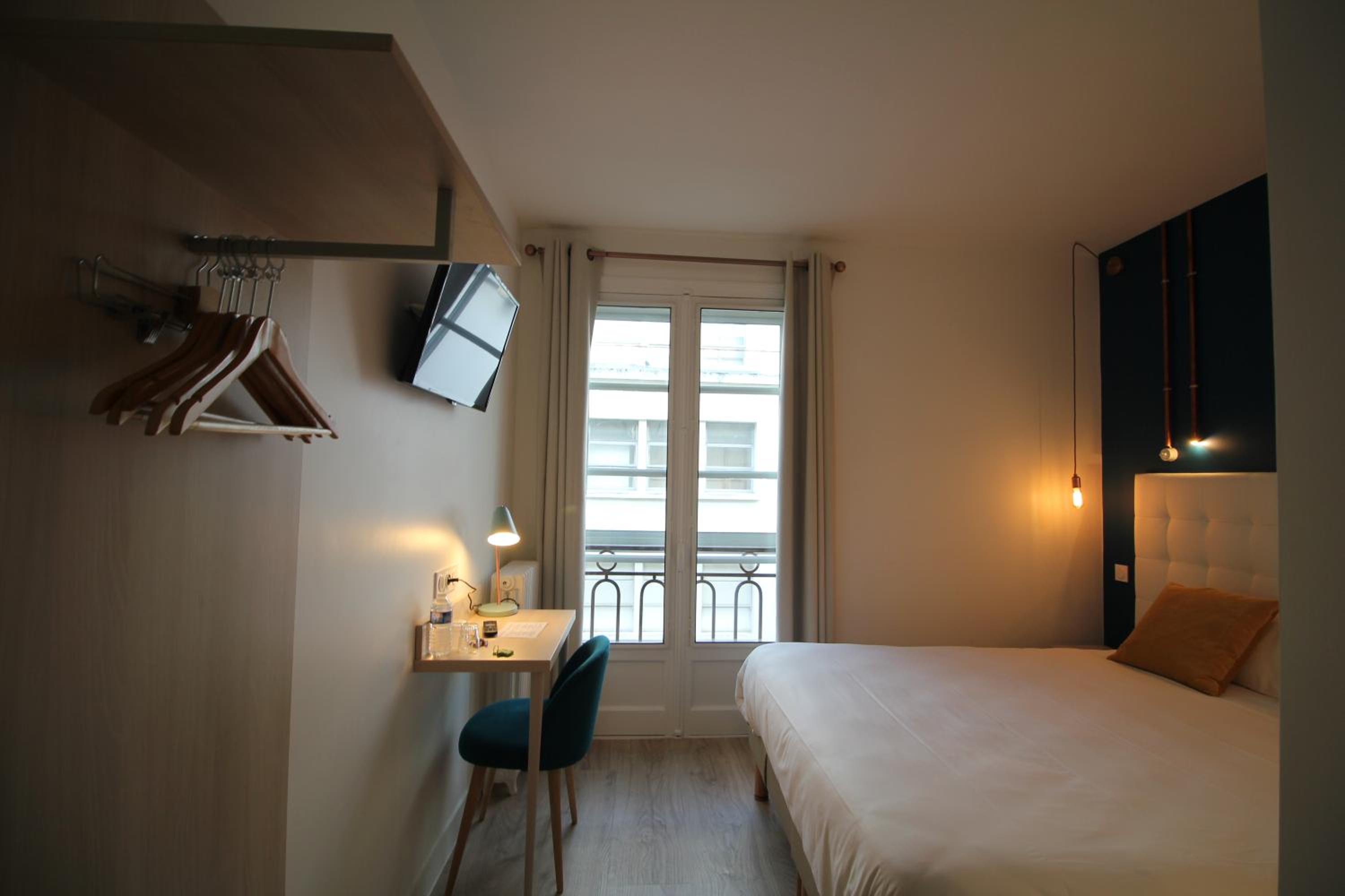 Standard Double Room - Photo 16