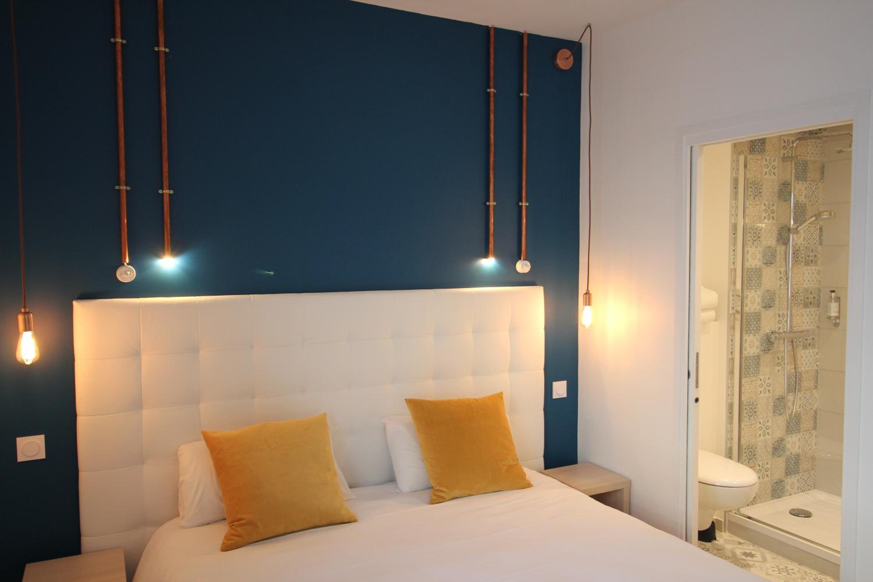 Standard Double Room - Photo 19