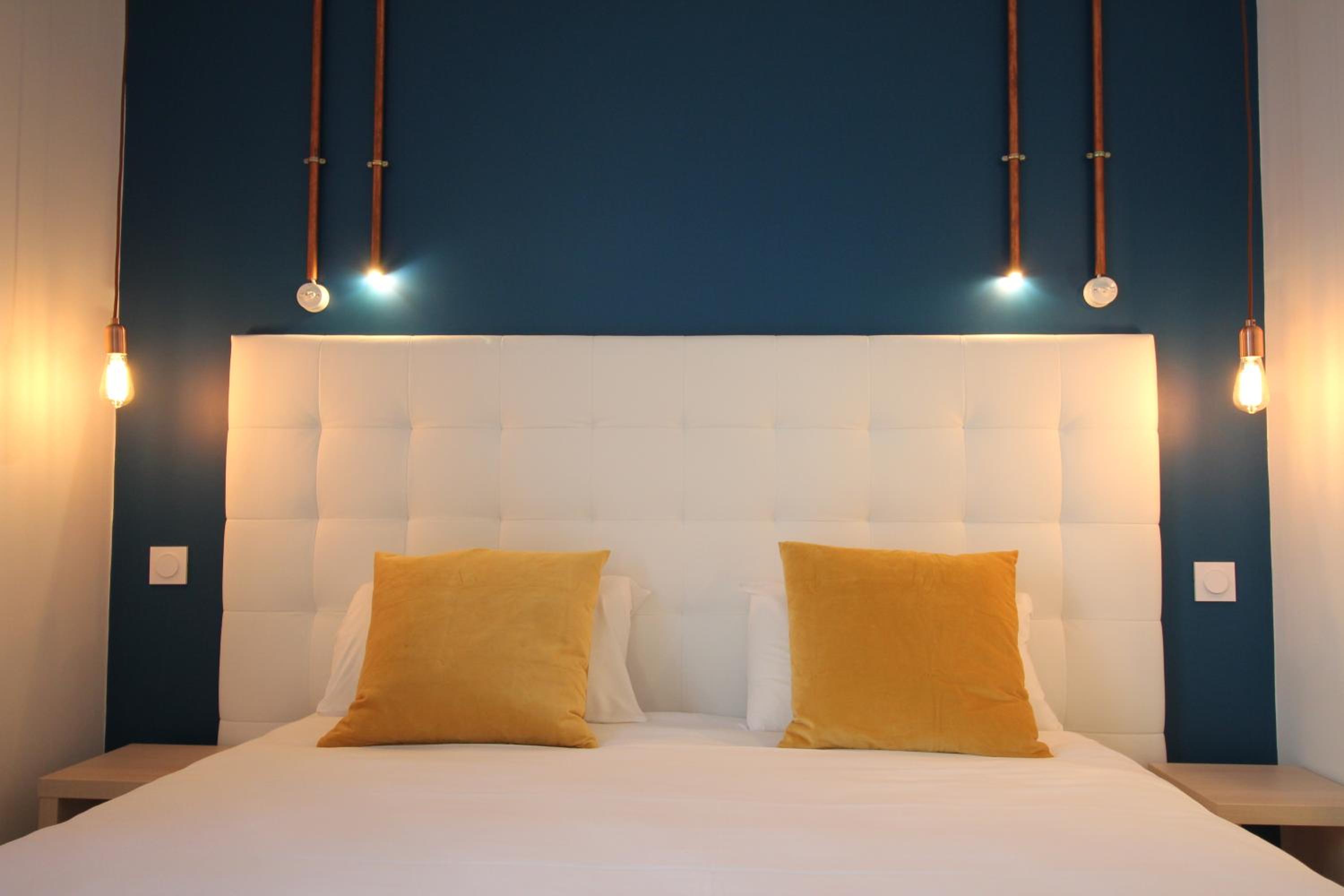 Standard Double Room - Photo 15