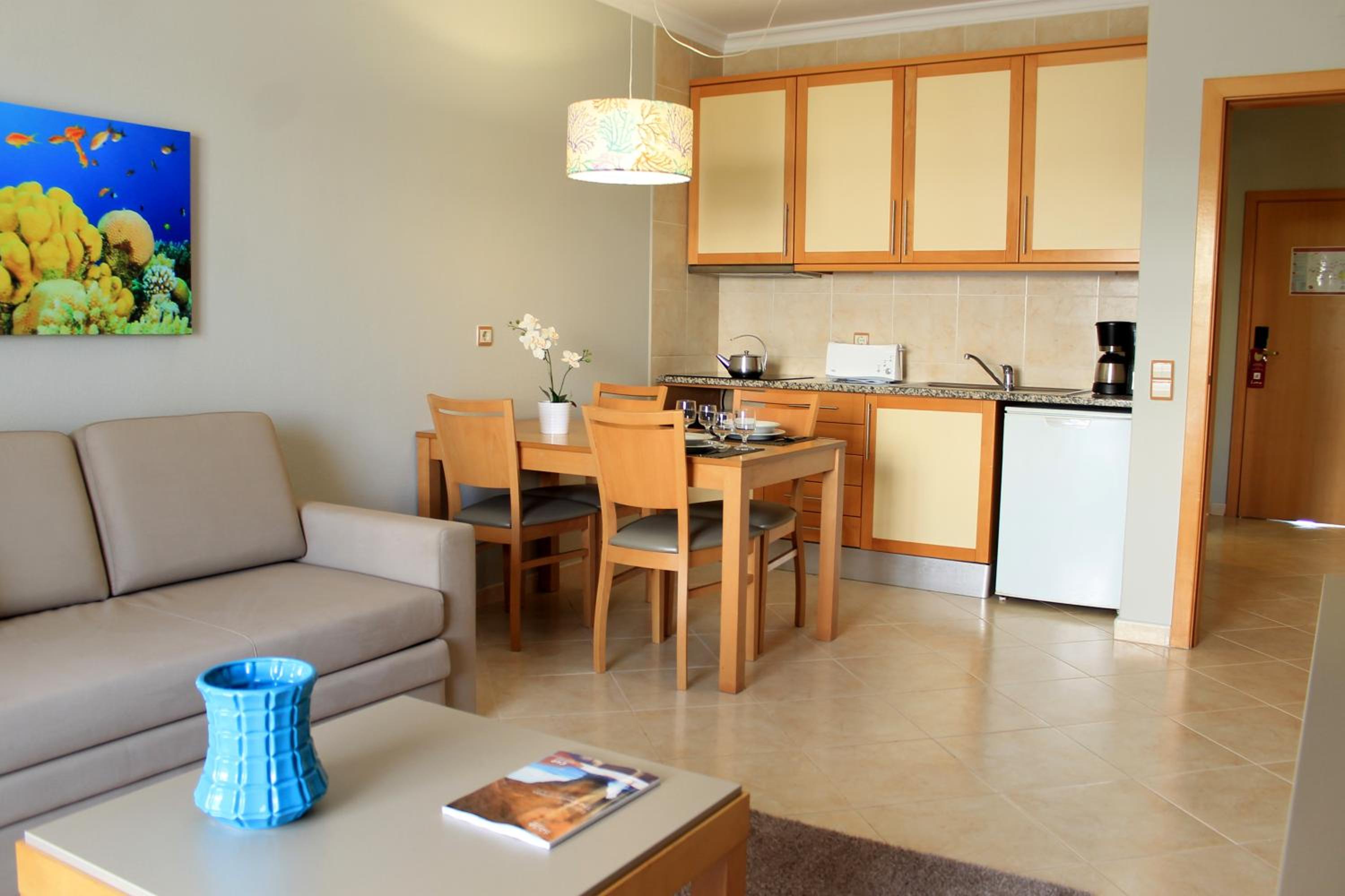 One-Bedroom Apartment - Photo 2