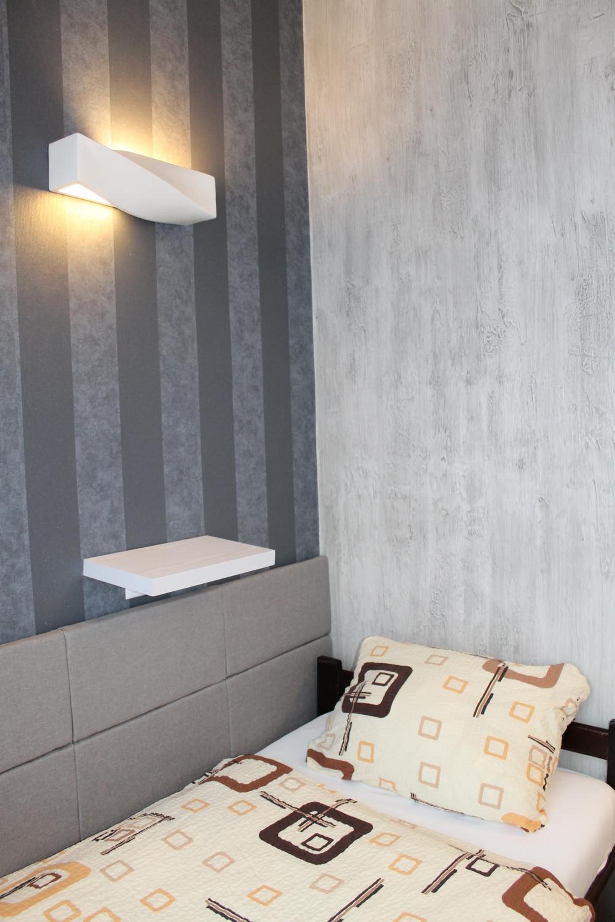 Triple Room with Bathroom - Photo 10